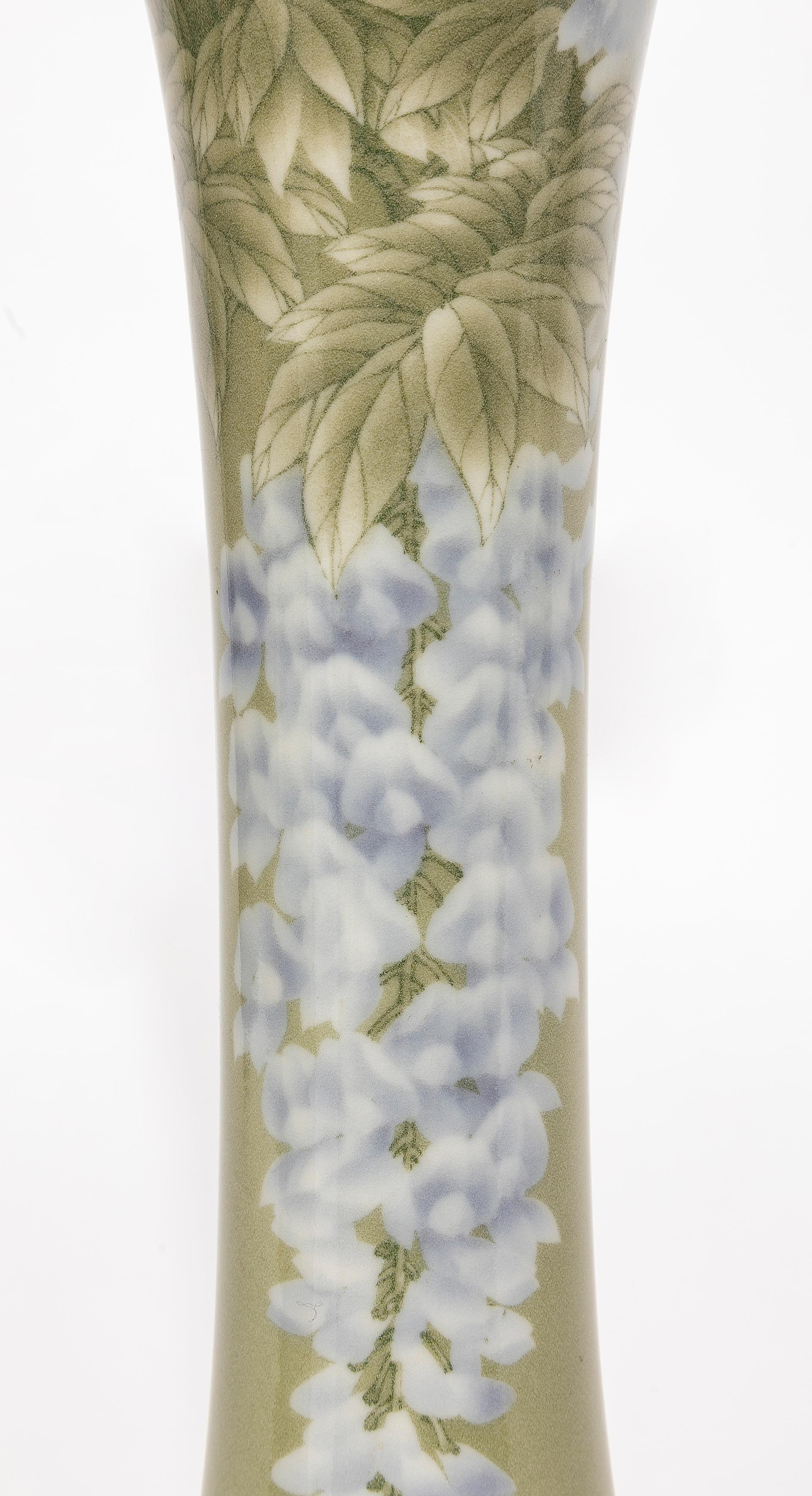 Seltene japanische Trompetenvase aus Porzellan aus der Meiji-Periode, von Makuzu Kozan 1