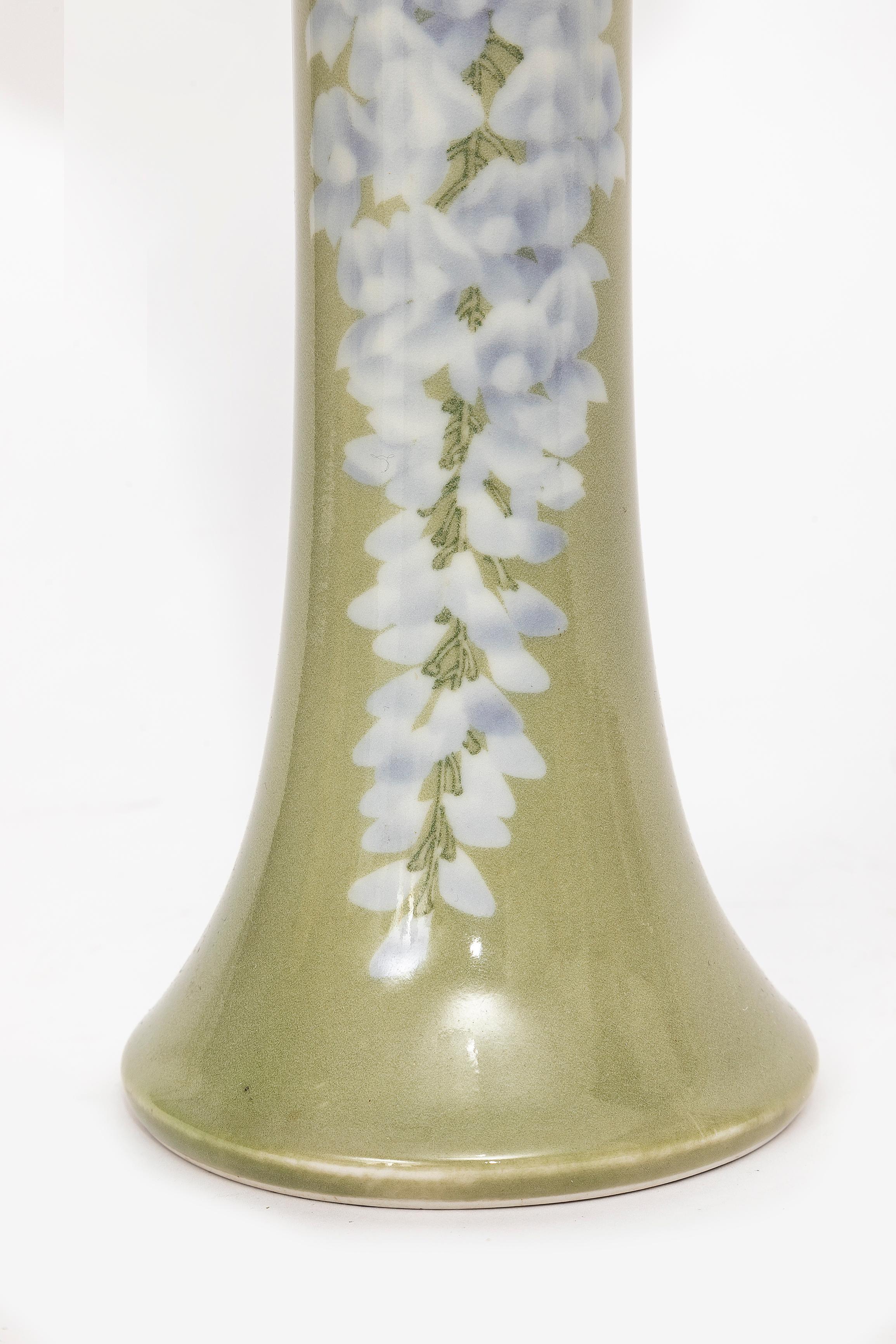 Seltene japanische Trompetenvase aus Porzellan aus der Meiji-Periode, von Makuzu Kozan 2