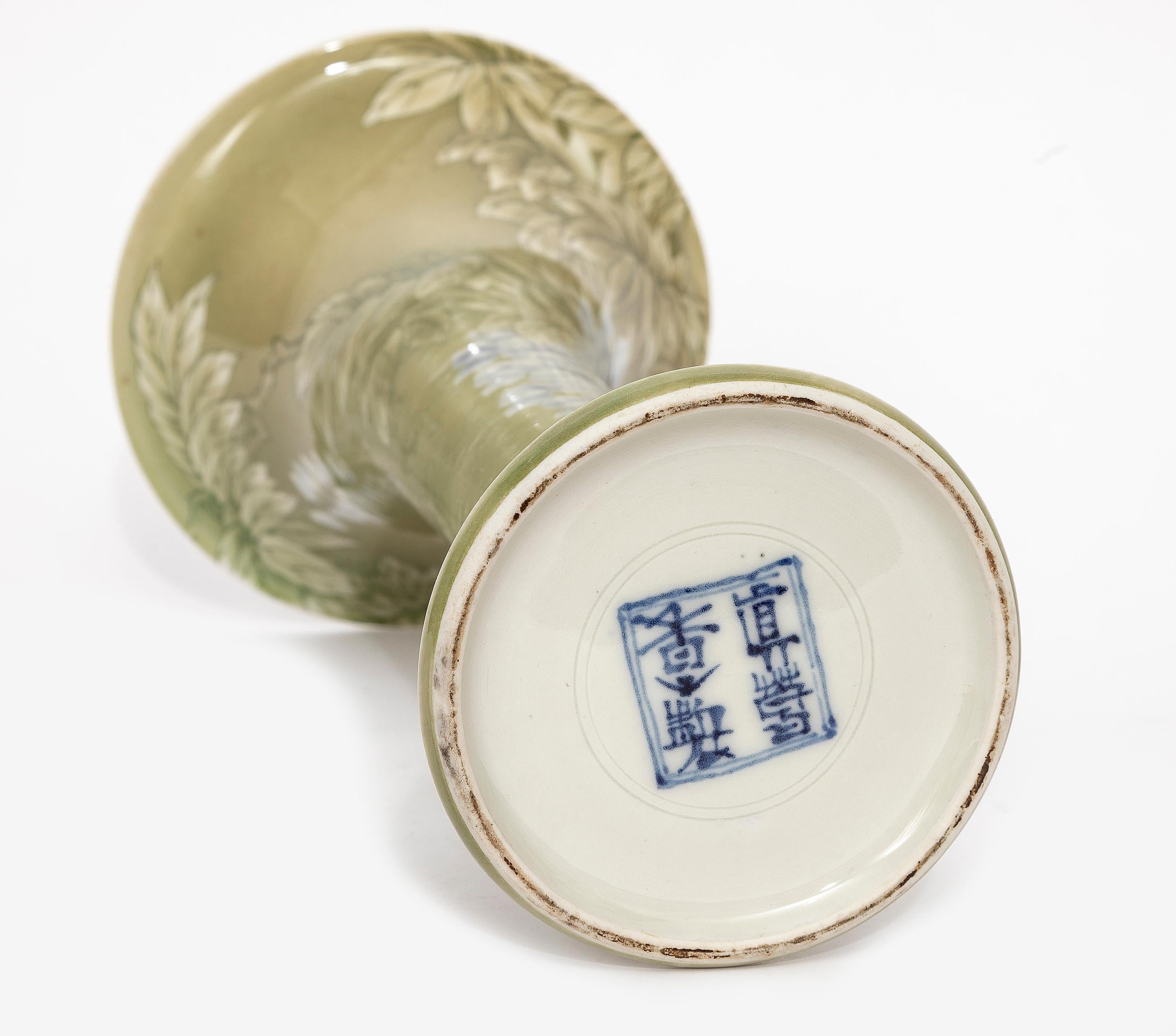Seltene japanische Trompetenvase aus Porzellan aus der Meiji-Periode, von Makuzu Kozan 3