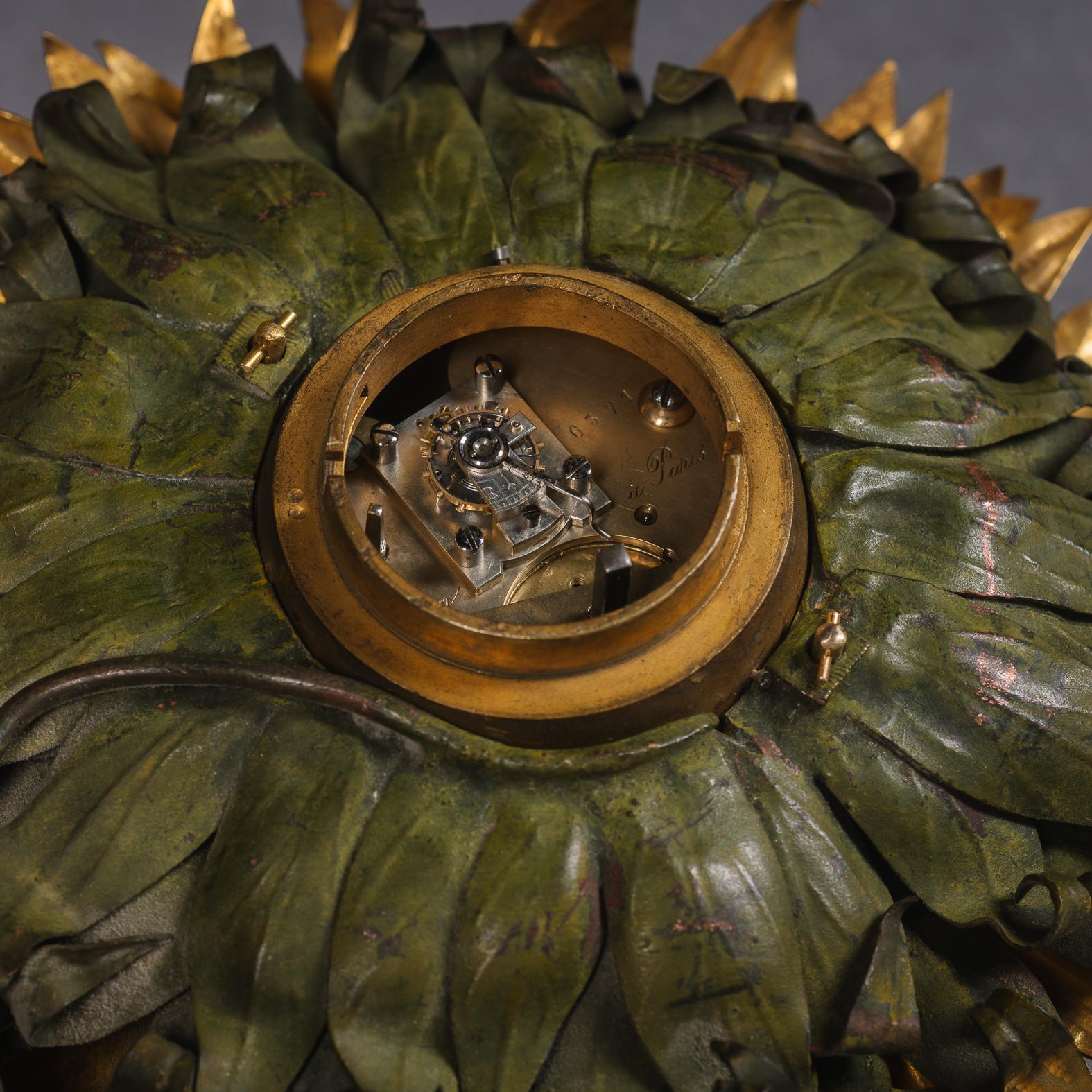 Seltene 'Japonisme' Sonnenblumenuhr aus geschliffenem Kristallglas von Baccarat (Französisch) im Angebot