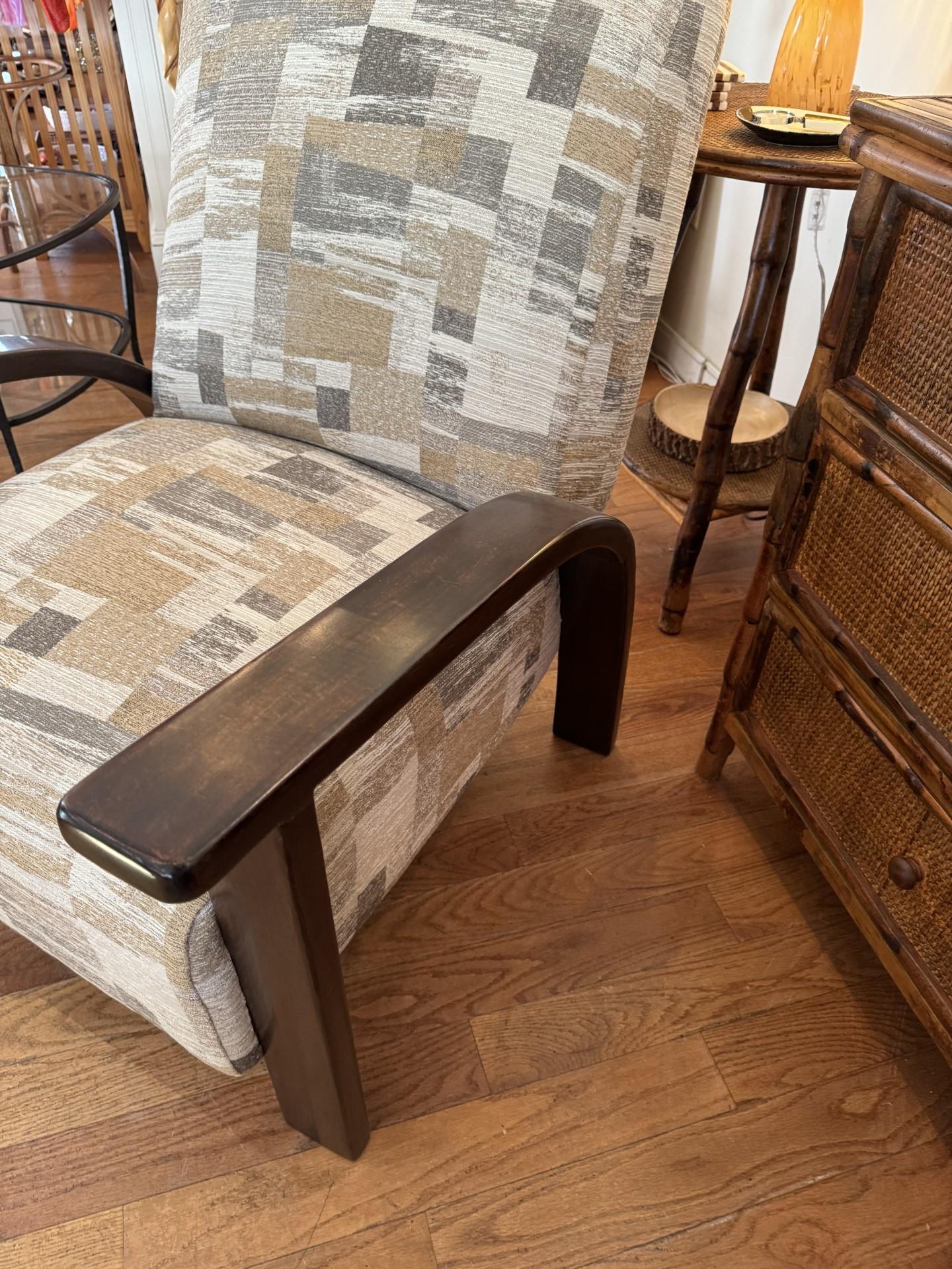 Art déco Rare fauteuil de salon en bois cintré du milieu du siècle dernier de Jindrich Halabala, l'un des deux. en vente