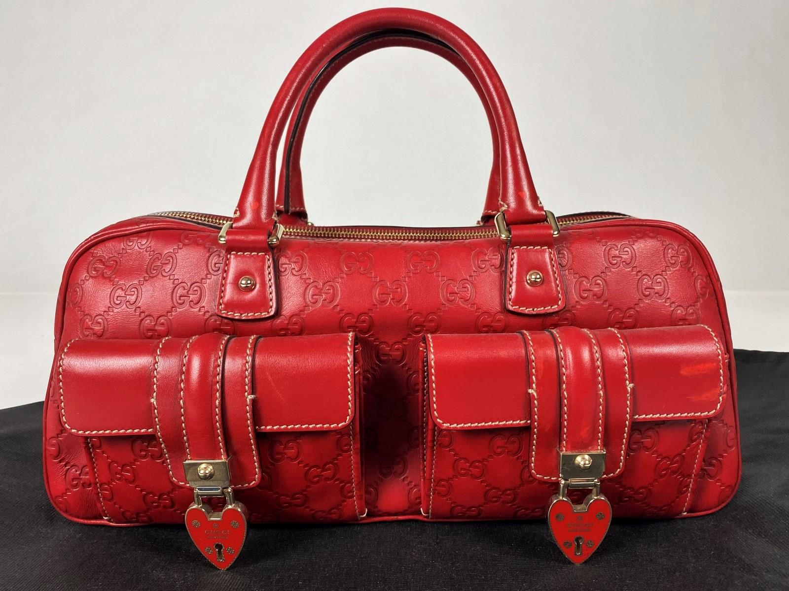 A Rare Joy Boston Heart Padlock Handbag by Gucci - limited edition Circa 2013 In Good Condition In Toulon, FR