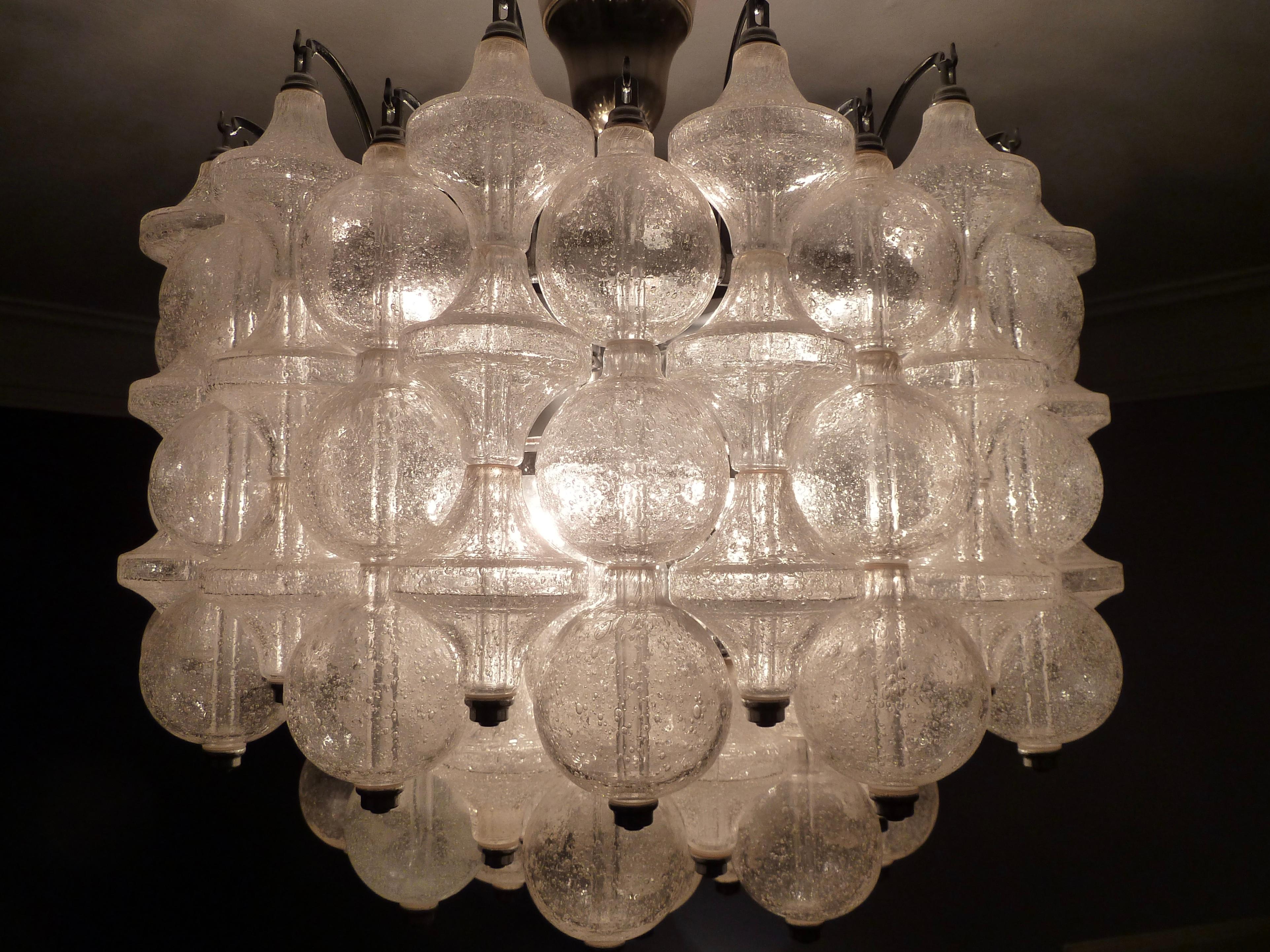 Rare Large and Bright 1970s Murano Seguso Ball Chandelier by OTT International For Sale 2