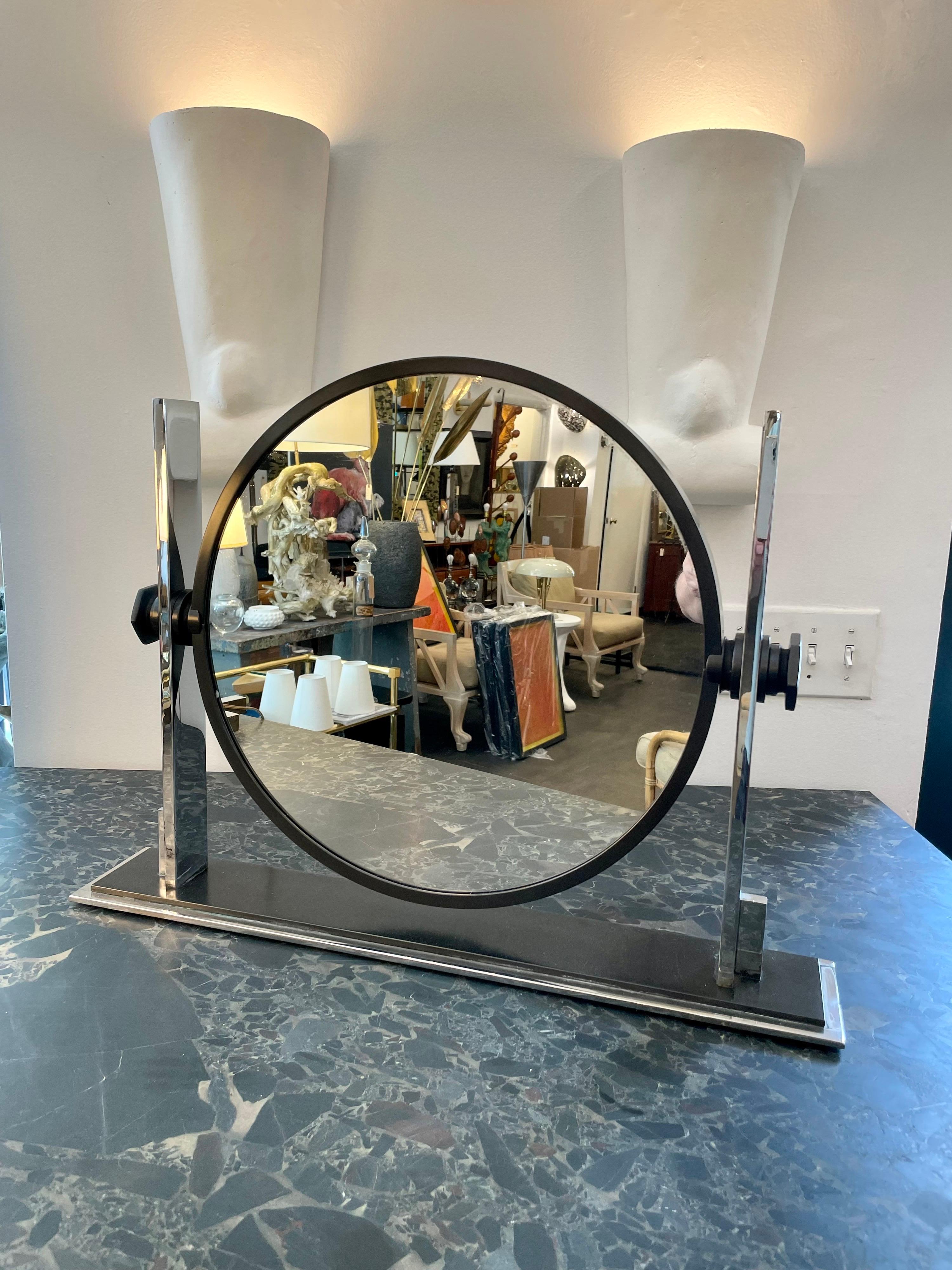Américain Grand miroir de coiffeuse/meuble de toilette en bronze rare Karl Springer en vente