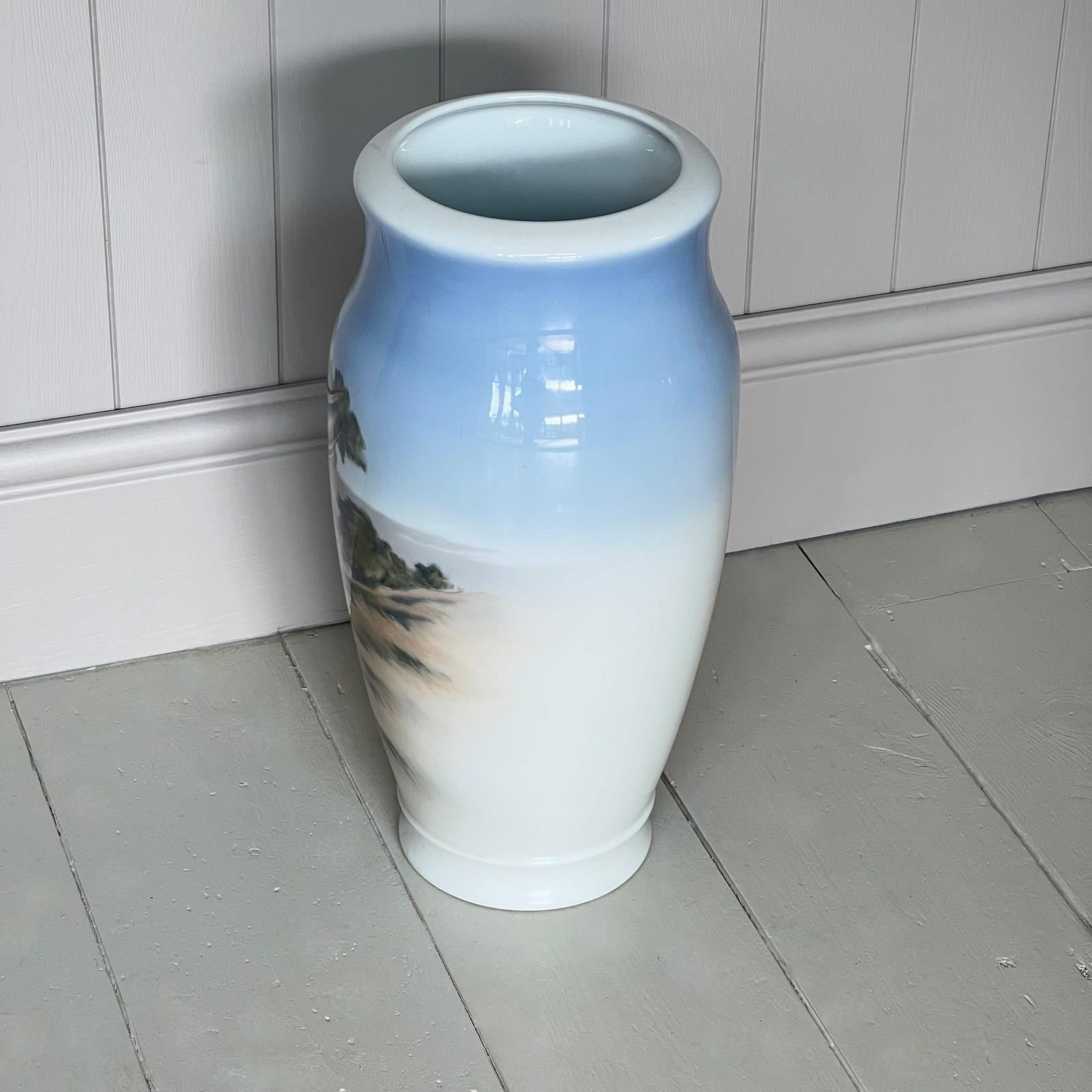 Seltene große Royal Copenhagen-Vase aus dem Jahr 1963 (Handgefertigt) im Angebot