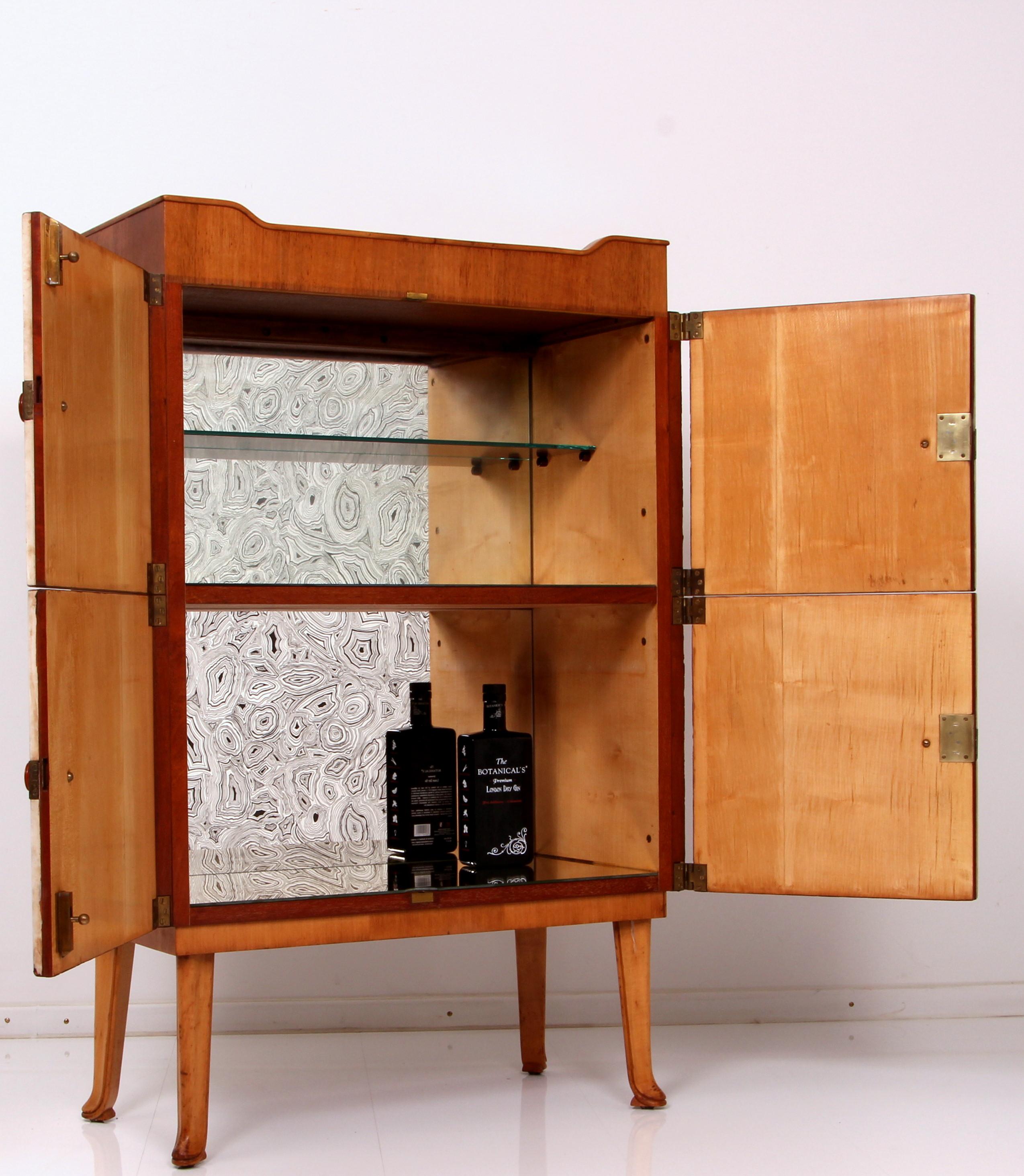 Seltener László Hoenig London Art Deco Mirrored Drinks Bar Cabinet Leder Ahorn (Art déco) im Angebot