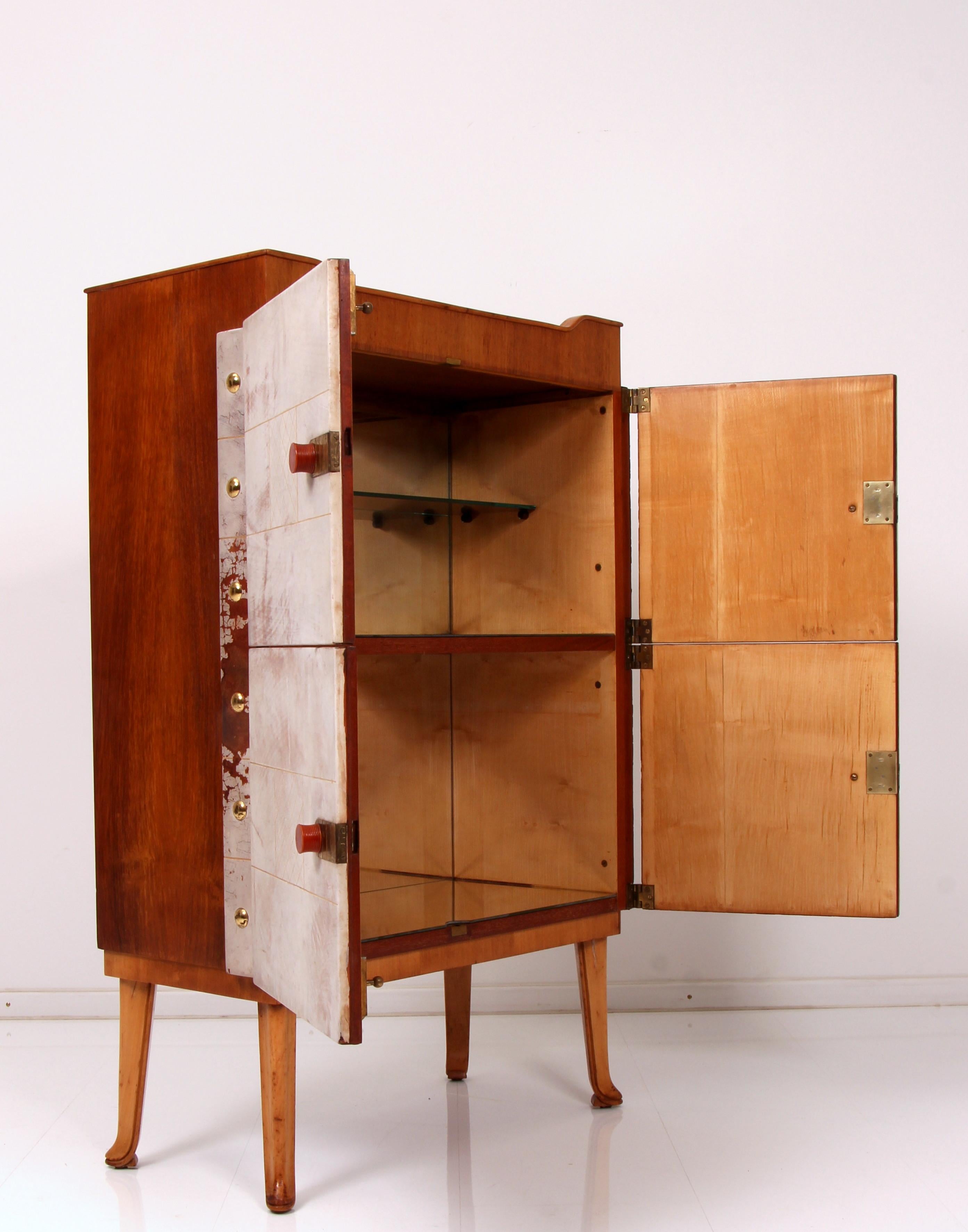Rare László Hoenig London Art Deco Mirrored Drinks Bar Cabinet Leather Maple In Fair Condition For Sale In Kumhausen, DE