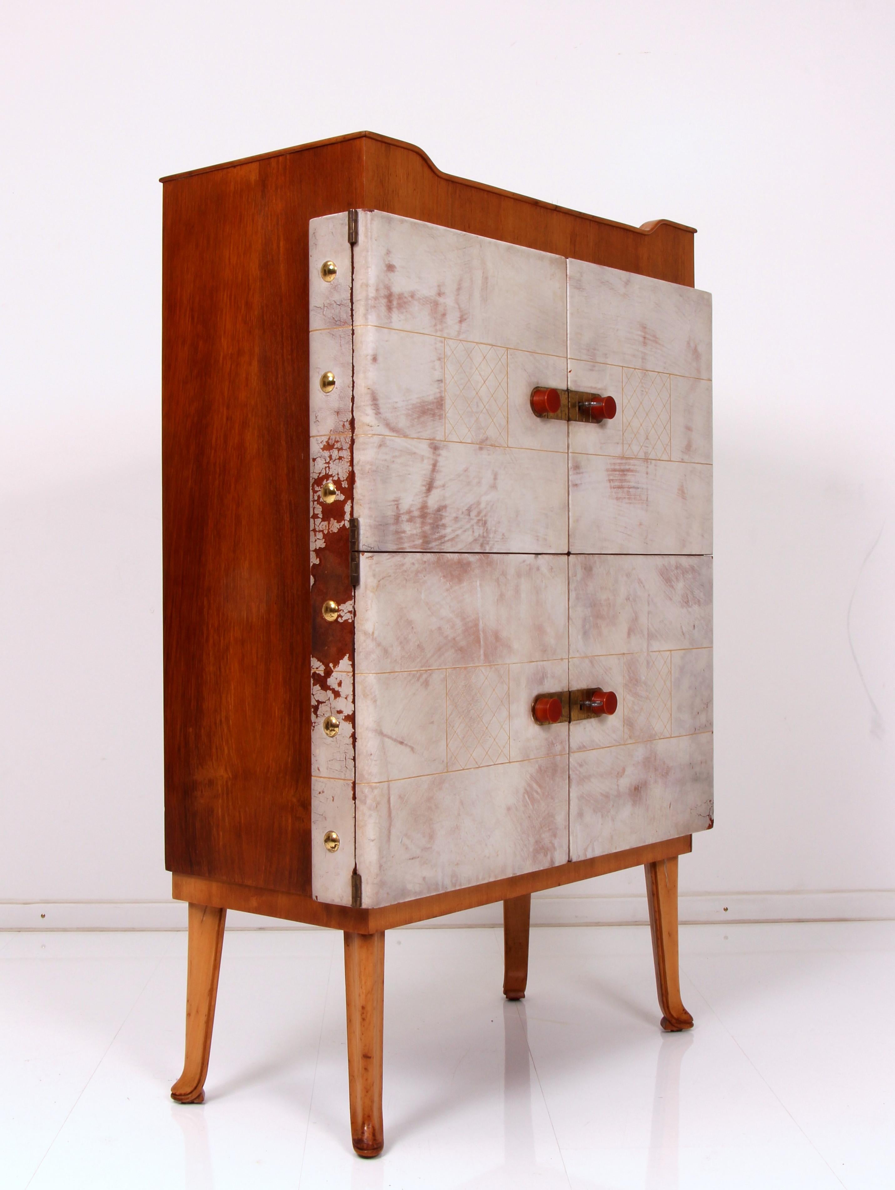 Mid-20th Century Rare László Hoenig London Art Deco Mirrored Drinks Bar Cabinet Leather Maple For Sale