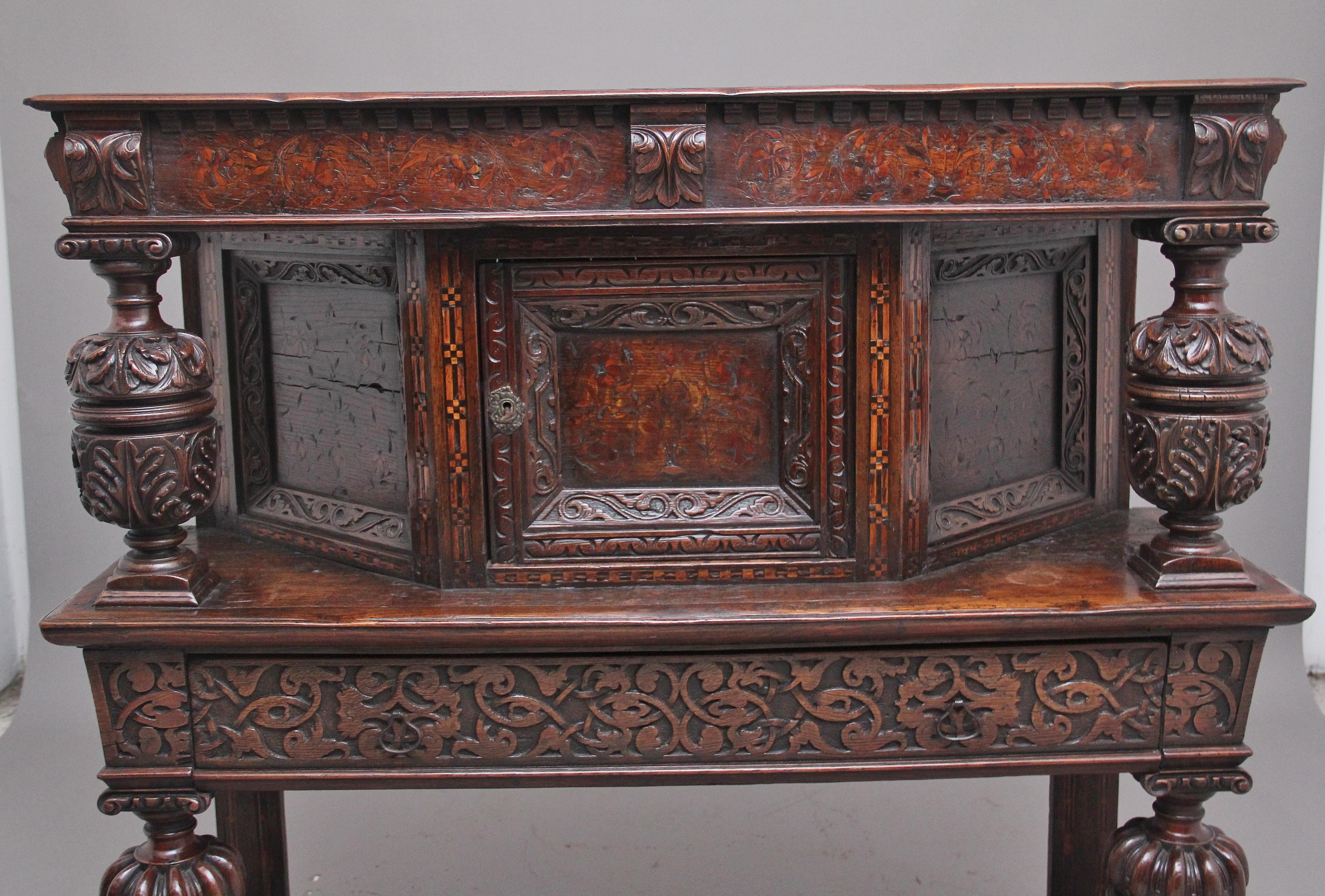 Tudor Rare armoire de cour en Oak de la fin du XVIe siècle en vente