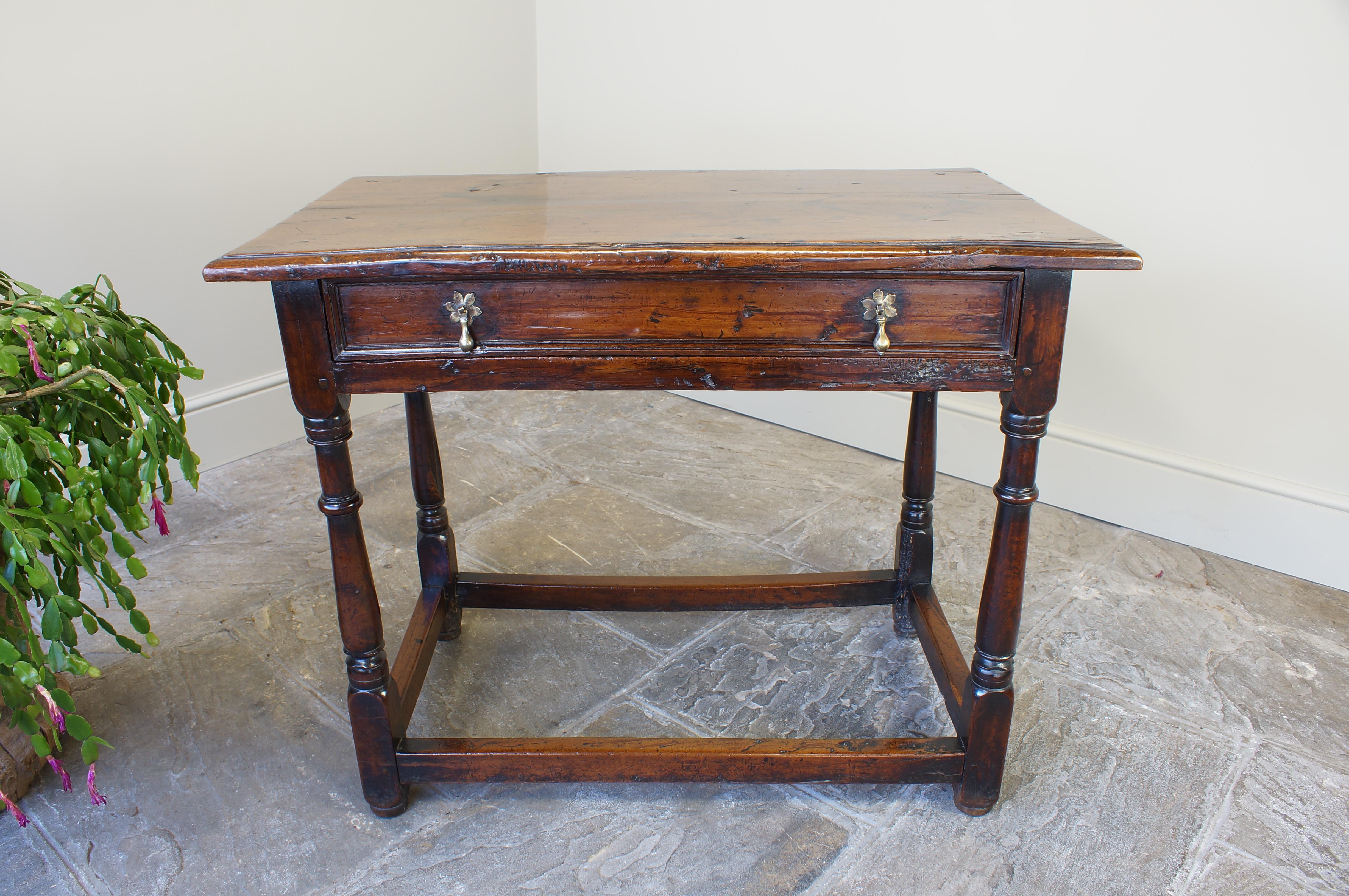 A Rare Late 17th Century Yew Wood Side Table. For Sale 5