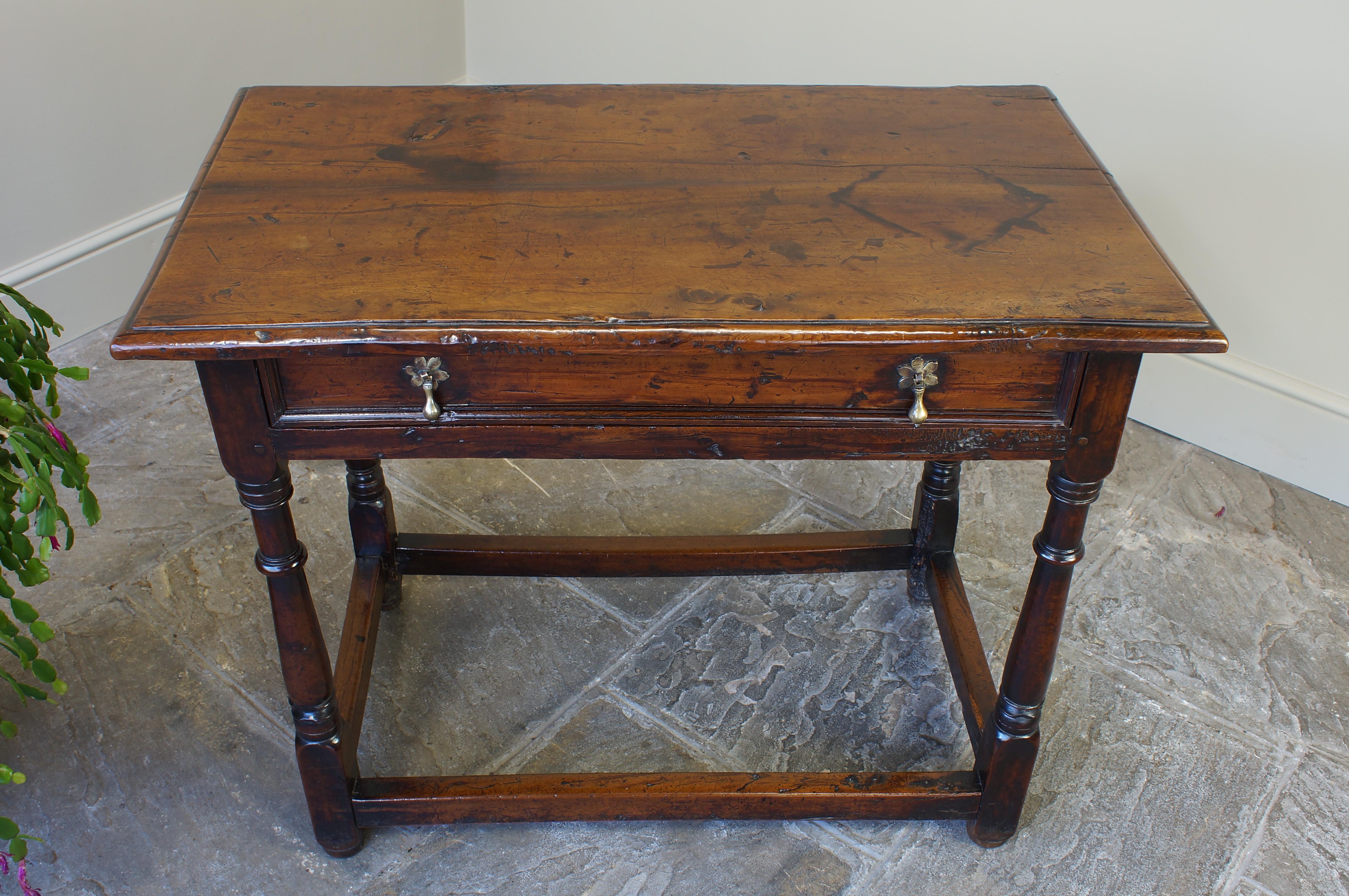 A Rare Late 17th Century Yew Wood Side Table. For Sale 7