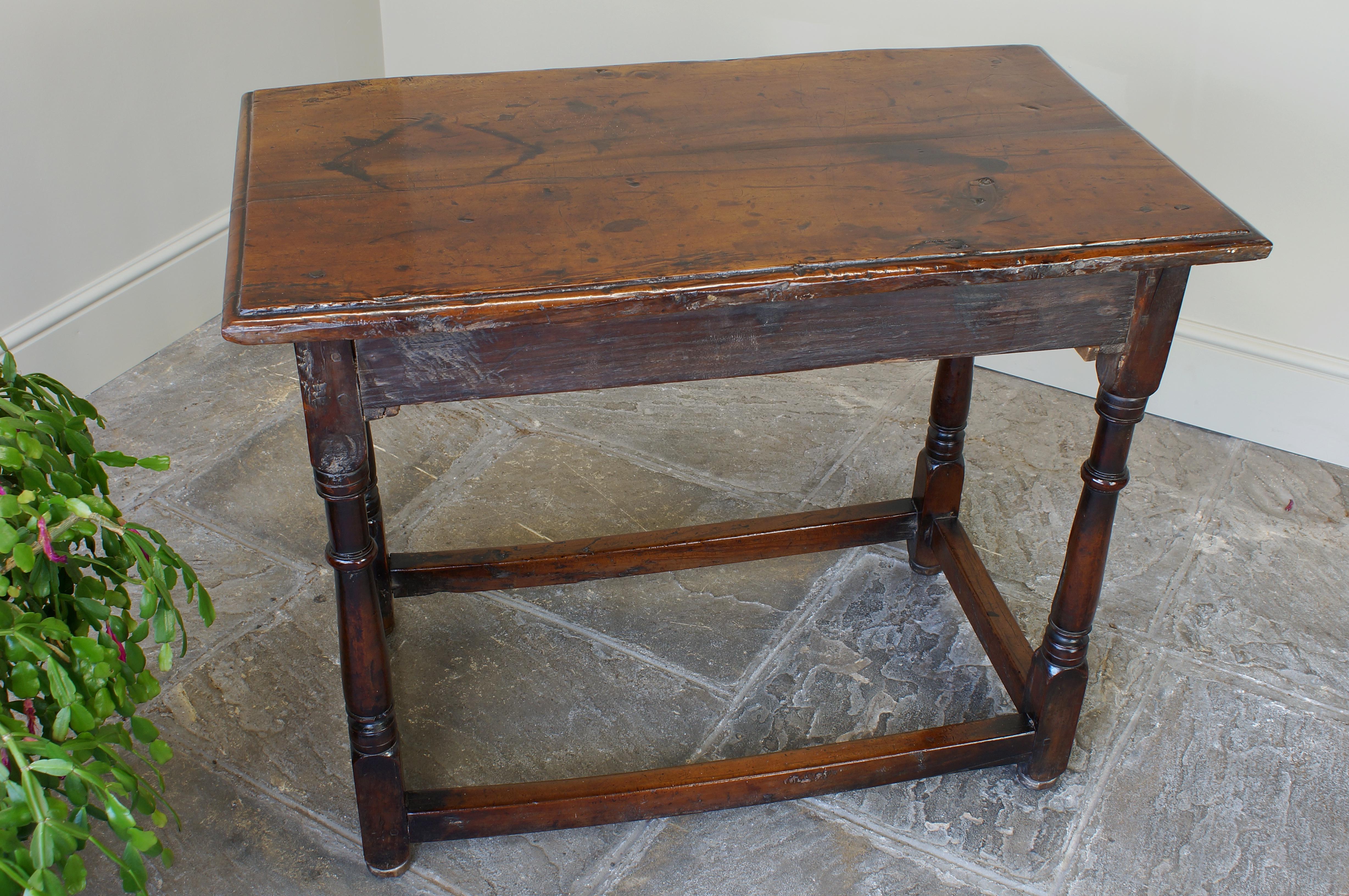 A Rare Late 17th Century Yew Wood Side Table. For Sale 10
