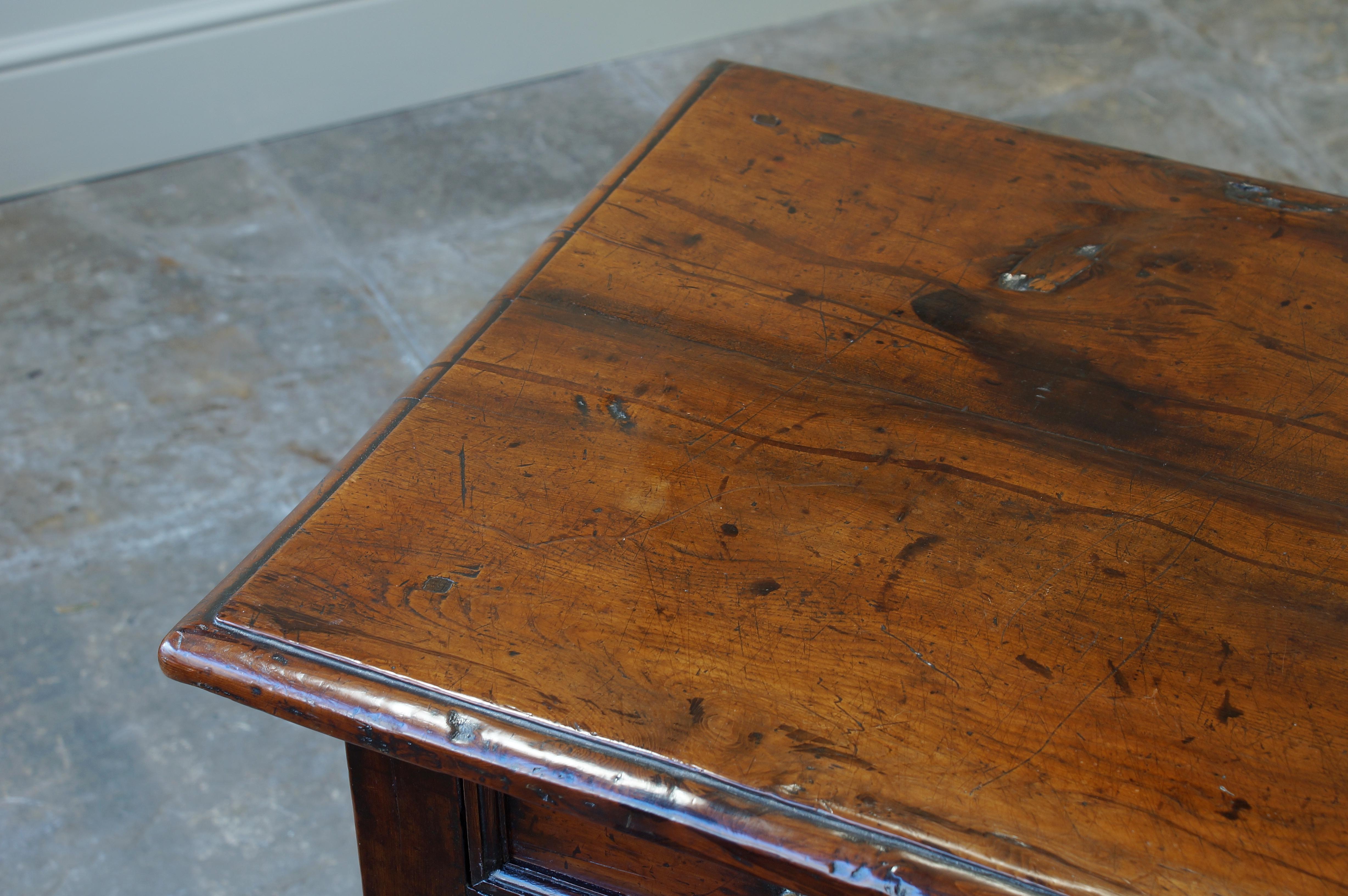 A Rare Late 17th Century Yew Wood Side Table. For Sale 2