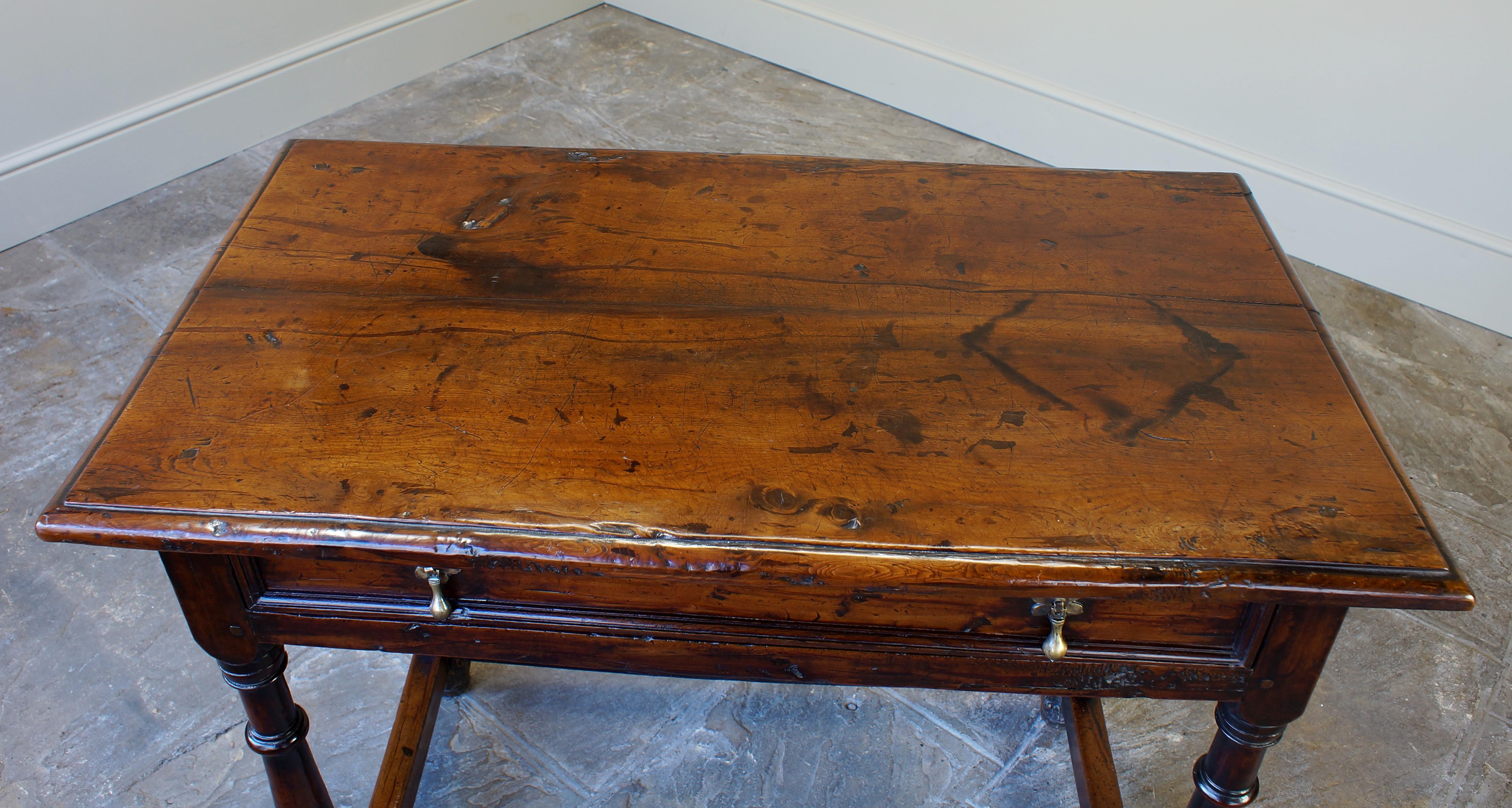 A Rare Late 17th Century Yew Wood Side Table. For Sale 3