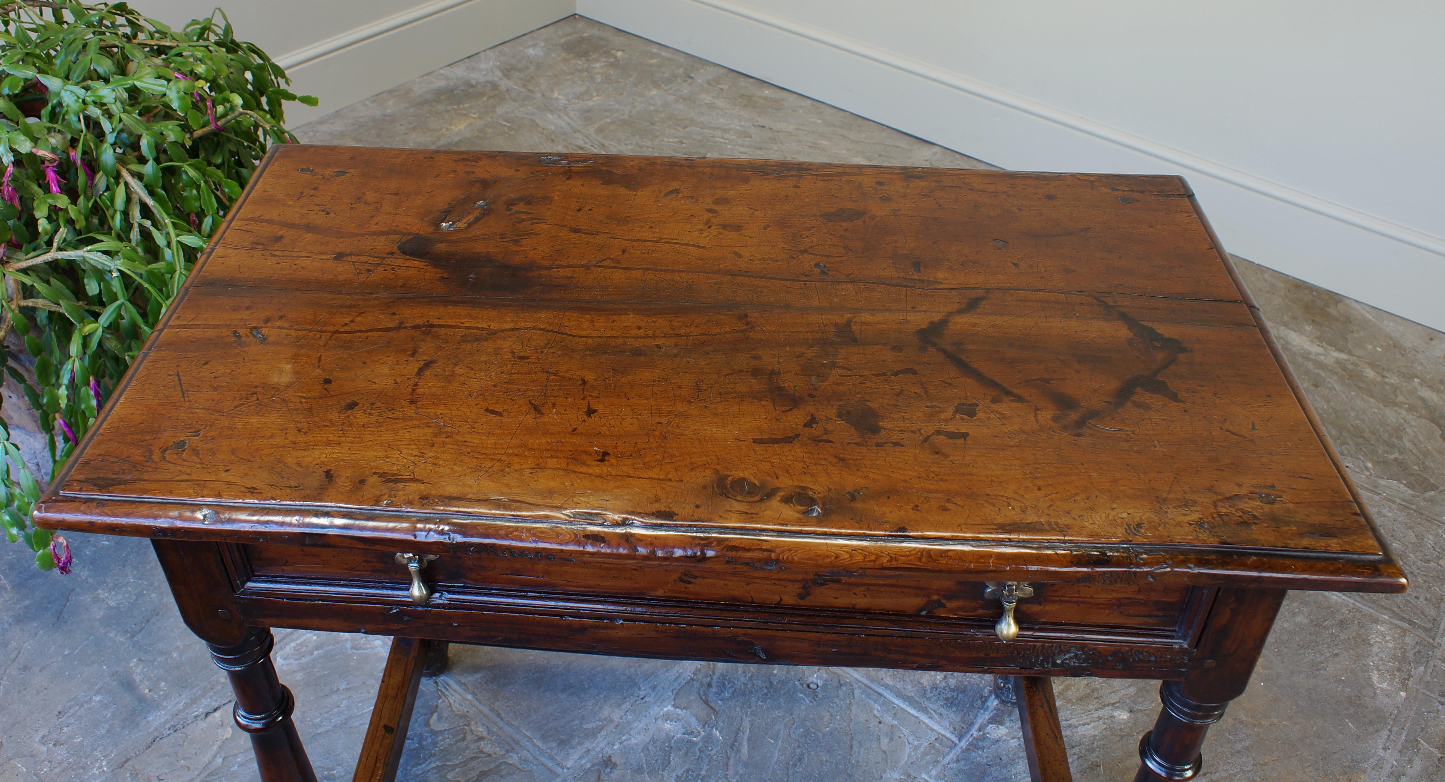 A Rare Late 17th Century Yew Wood Side Table. For Sale 4