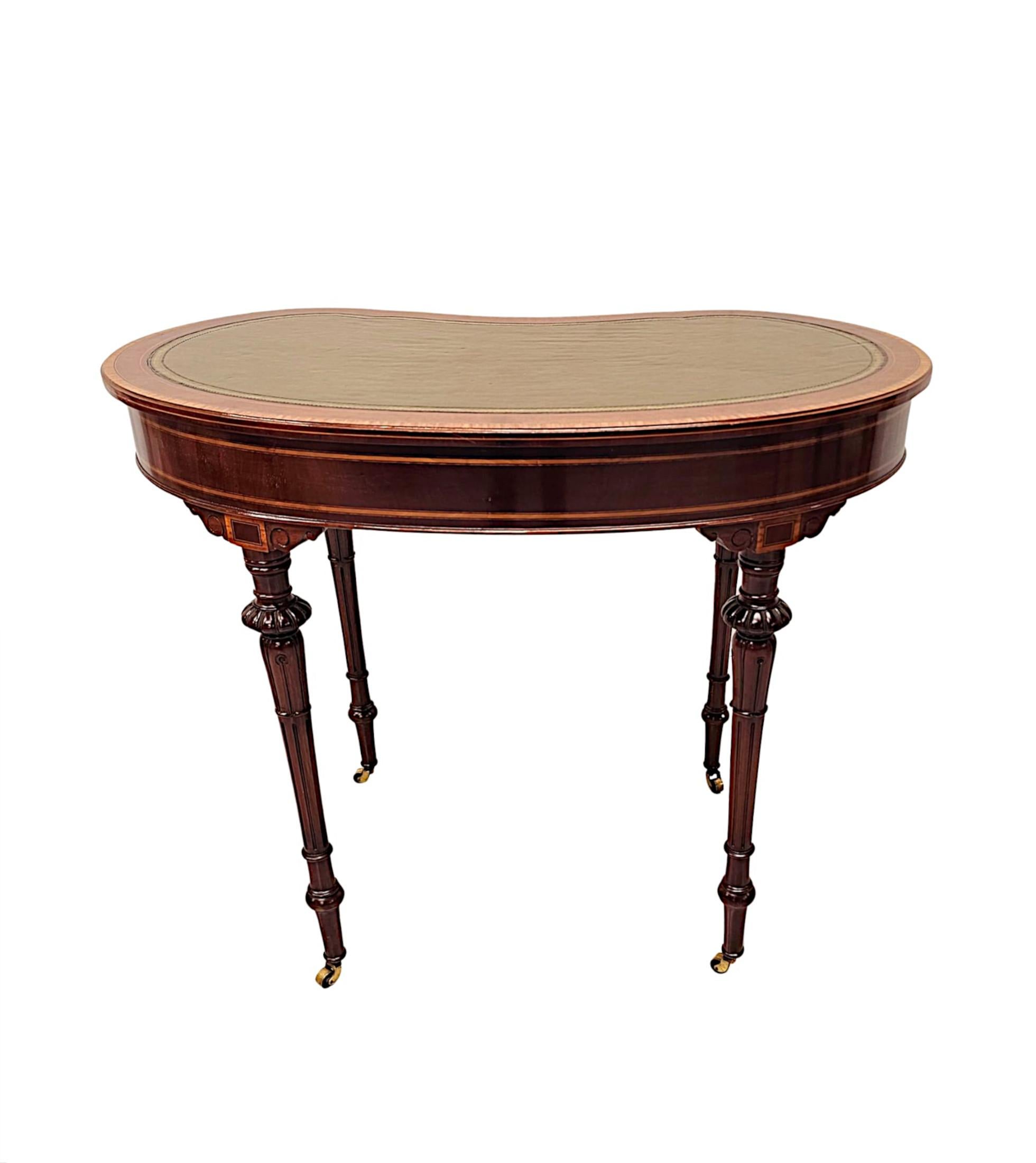 Una rara scrivania con piano in pelle della fine del XIX secolo, etichettata Millar and Beatty, Dublino in vendita 4