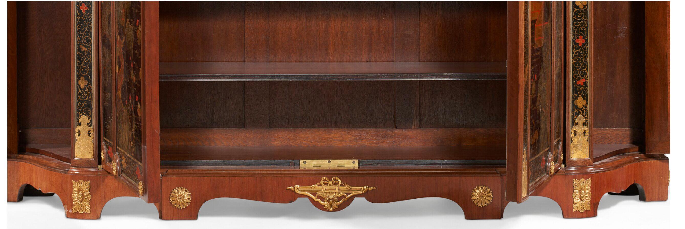 Seltener Schrank aus Tulpenholz und chinesischem Lack im Louis-XV-Stil mit Goldbronze-Montierung im Angebot 8
