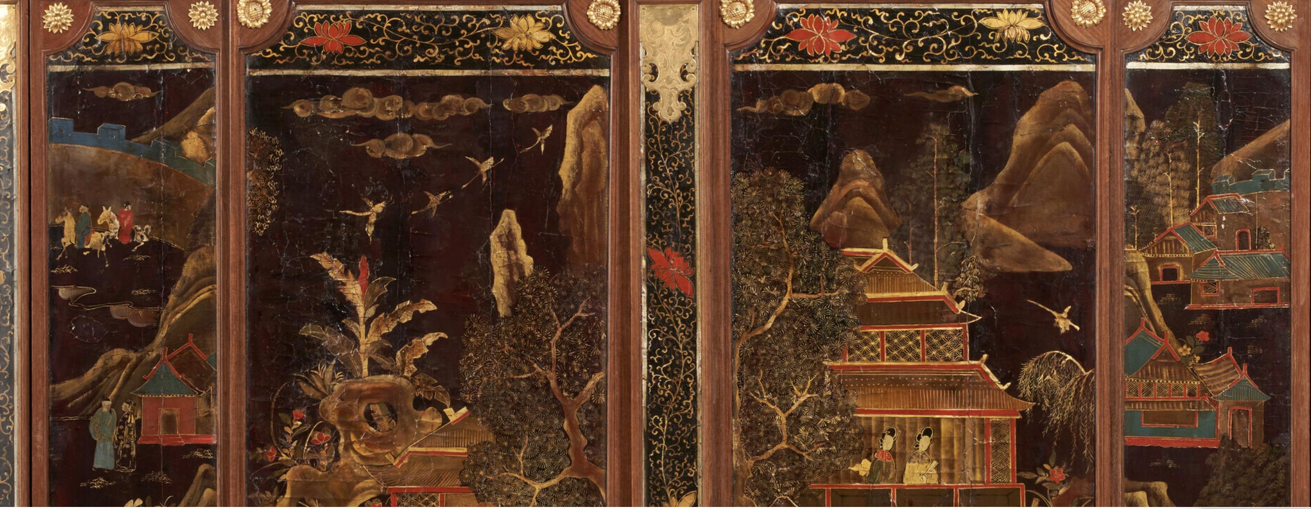 Seltener Schrank aus Tulpenholz und chinesischem Lack im Louis-XV-Stil mit Goldbronze-Montierung (Louis XV.) im Angebot