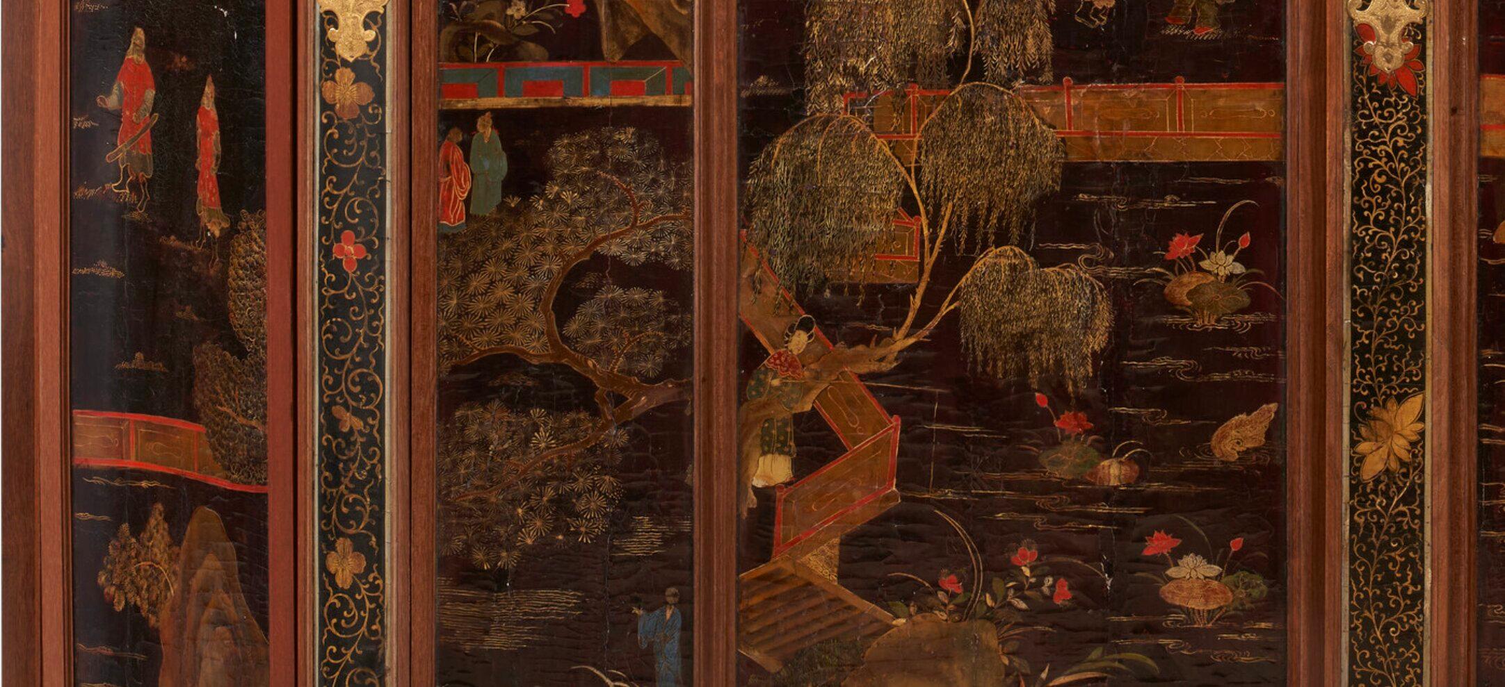Rare meuble de rangement Louis XV en bois de tulipier et laque chinoise monté en bronze doré en vente 1