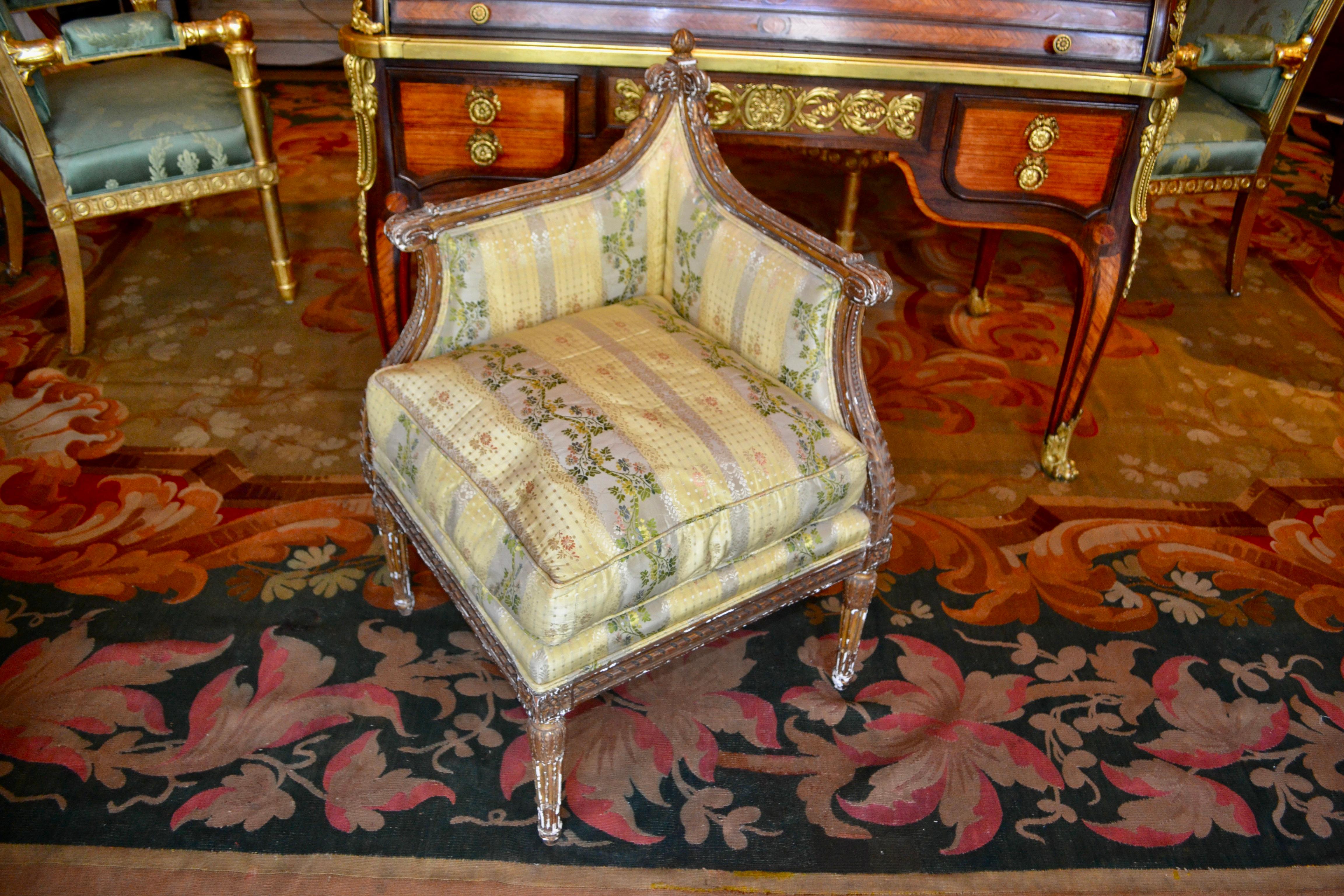 Bois doré Rare fauteuil d'angle Louis XVI en bois doré en vente