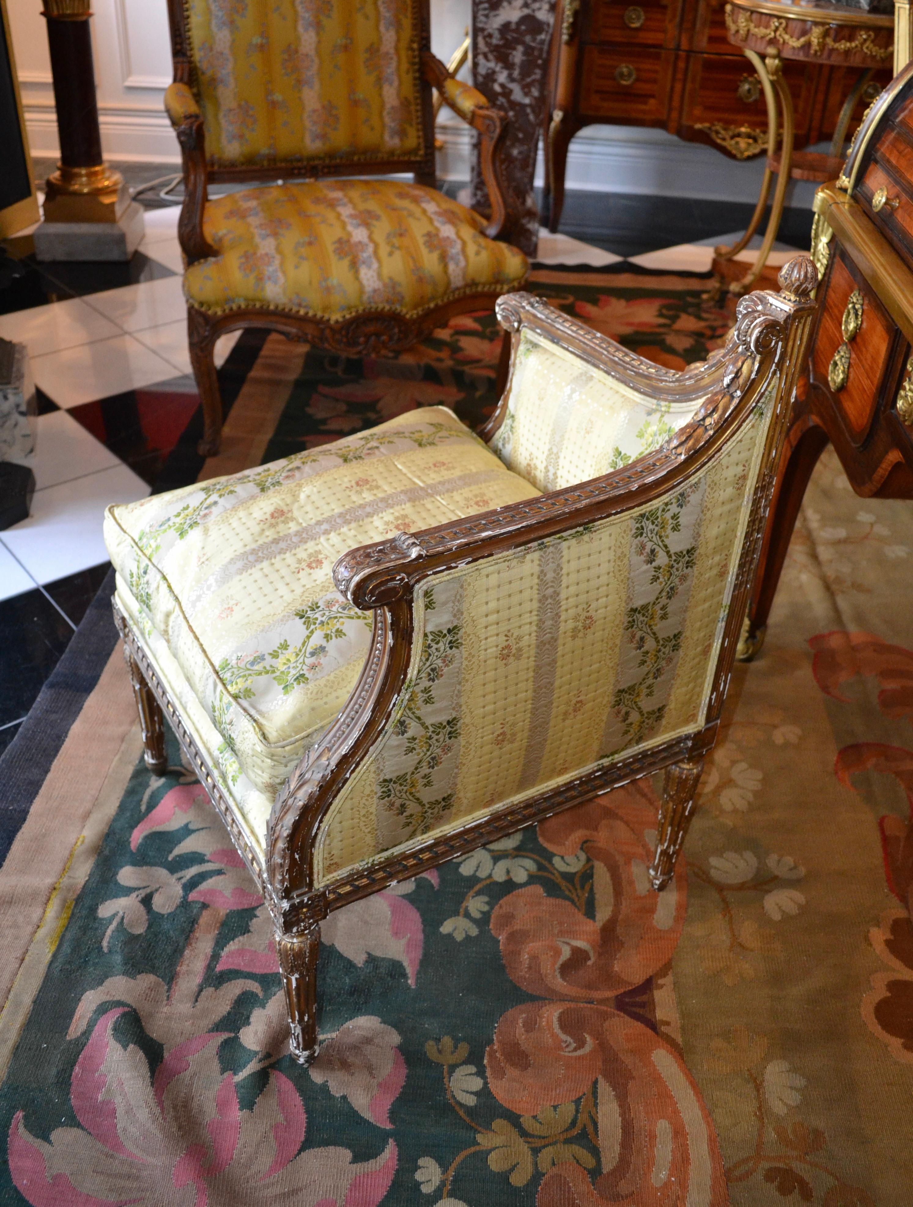 Rare fauteuil d'angle Louis XVI en bois doré en vente 2