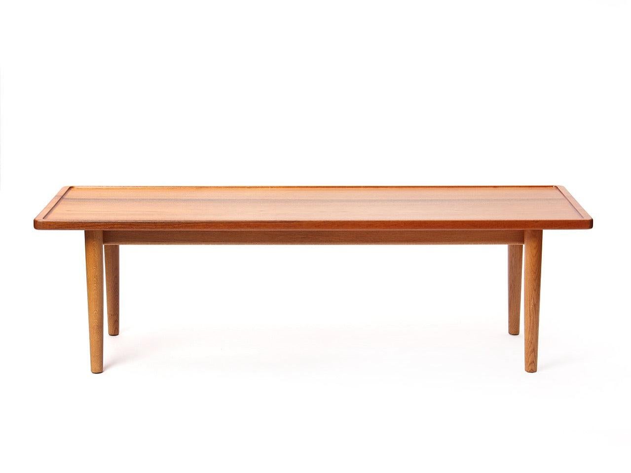 Rara Mesa baja de cóctel/café Teca y roble de Hans J. Wegner para Johannes Hansen Danés en venta