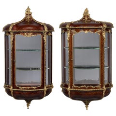 Seltenes Paar von Wandvitrinen im Louis-XVI-Stil von Zwiener, um 1890