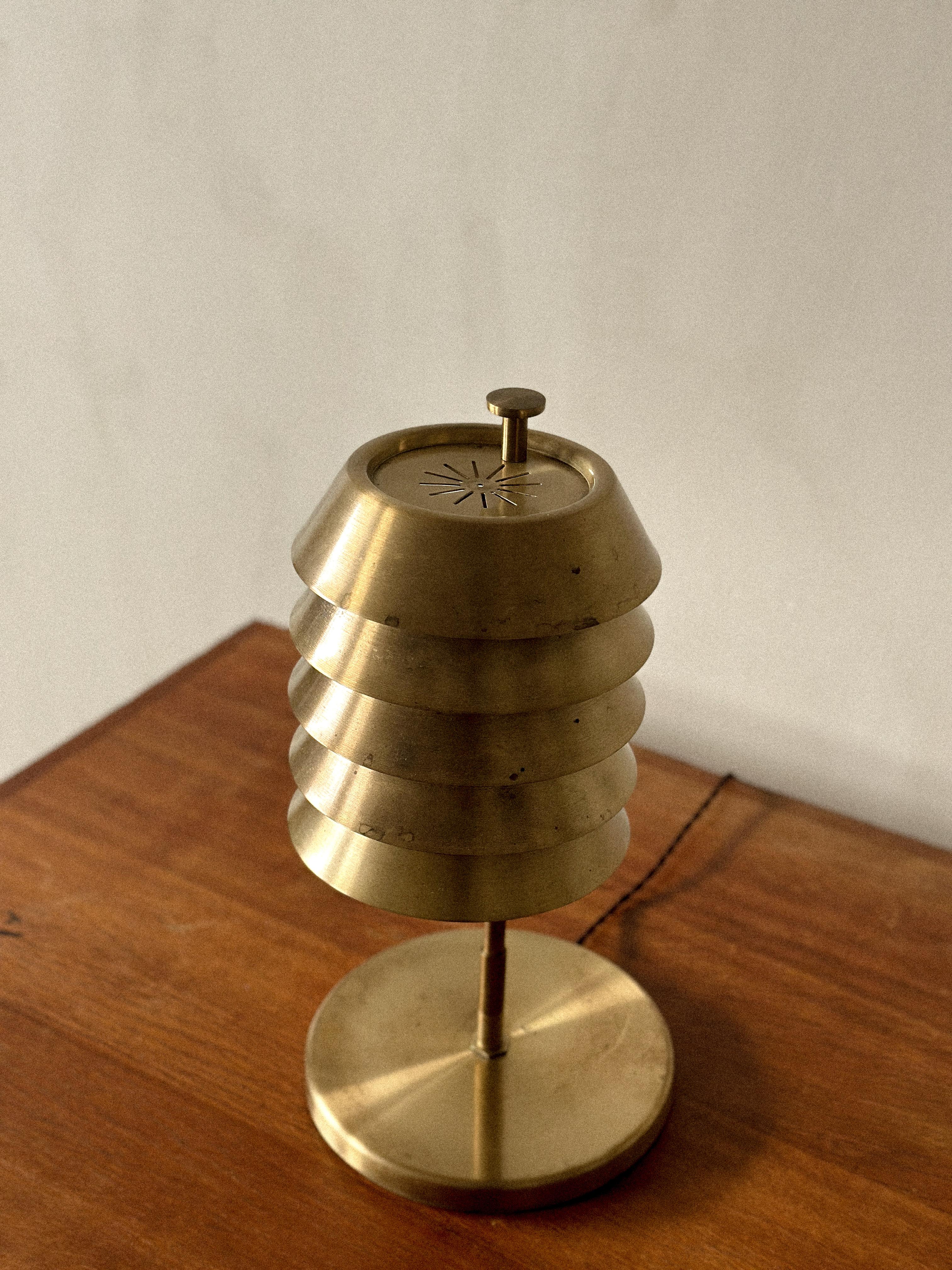 Rare lampe de table en laiton du milieu du siècle, Norvège, c. 1950s en vente 3