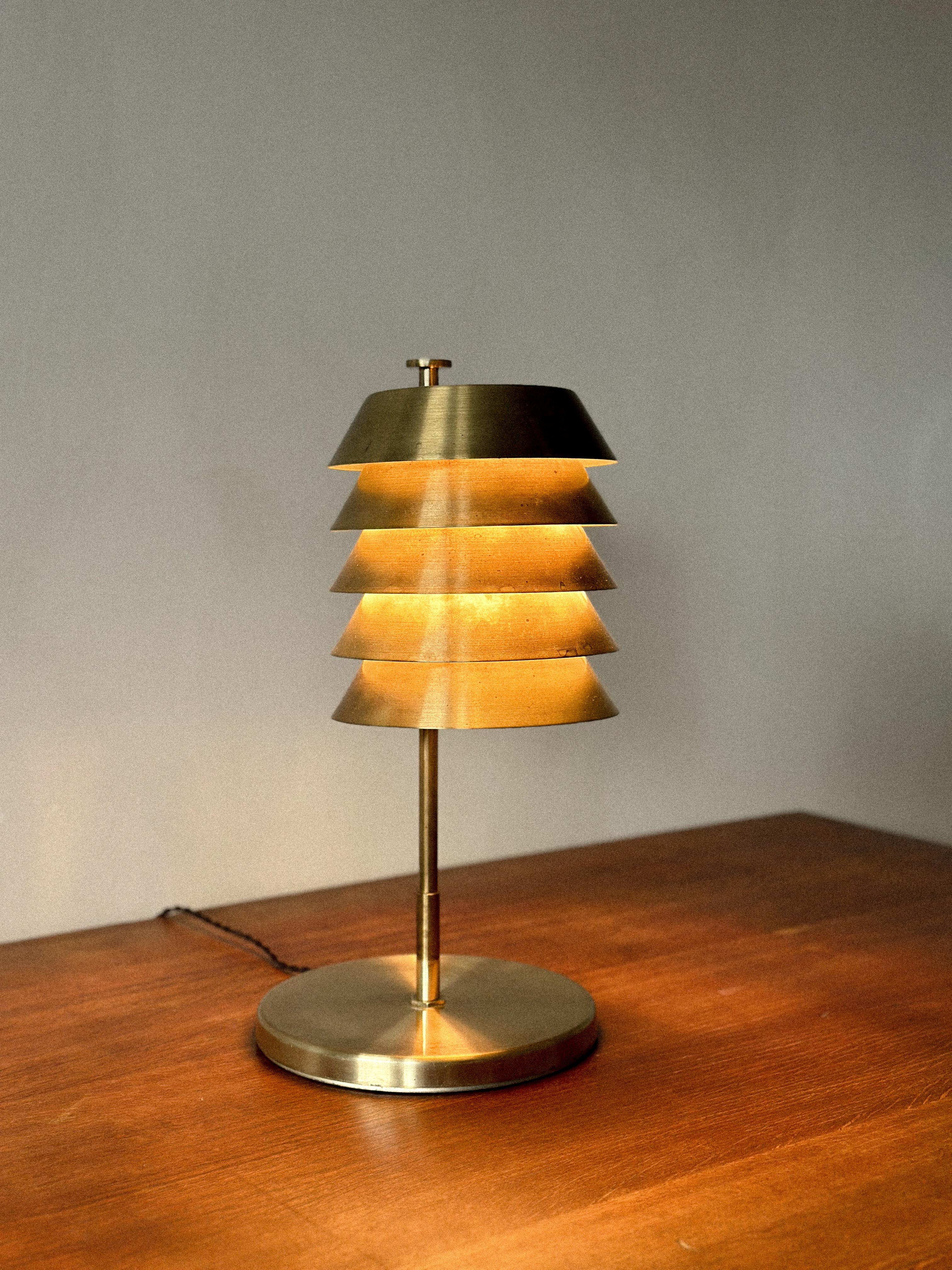 Rare lampe de table en laiton du milieu du siècle, Norvège, c. 1950s en vente 5