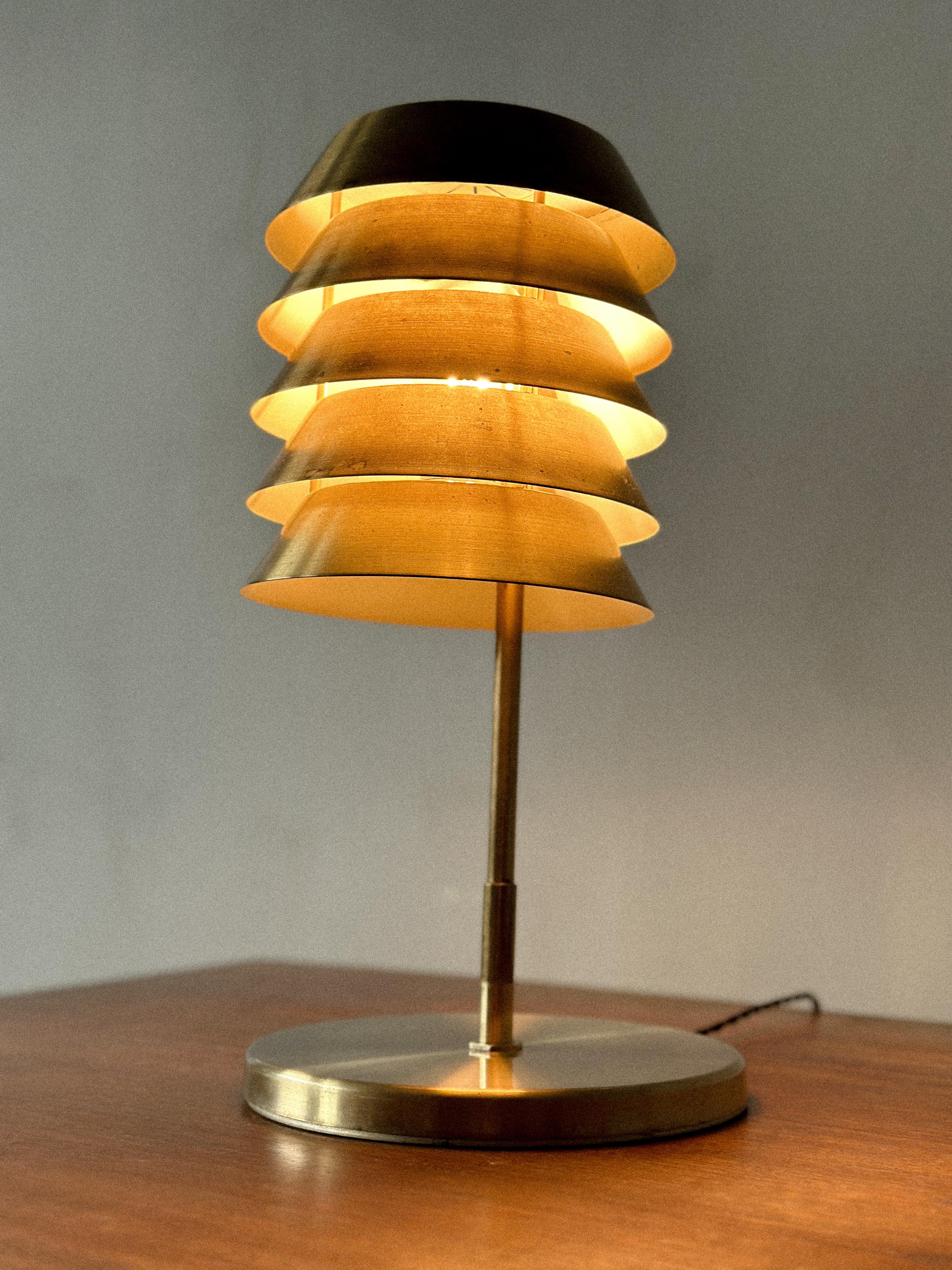 Rare lampe de table en laiton du milieu du siècle, Norvège, c. 1950s en vente 6