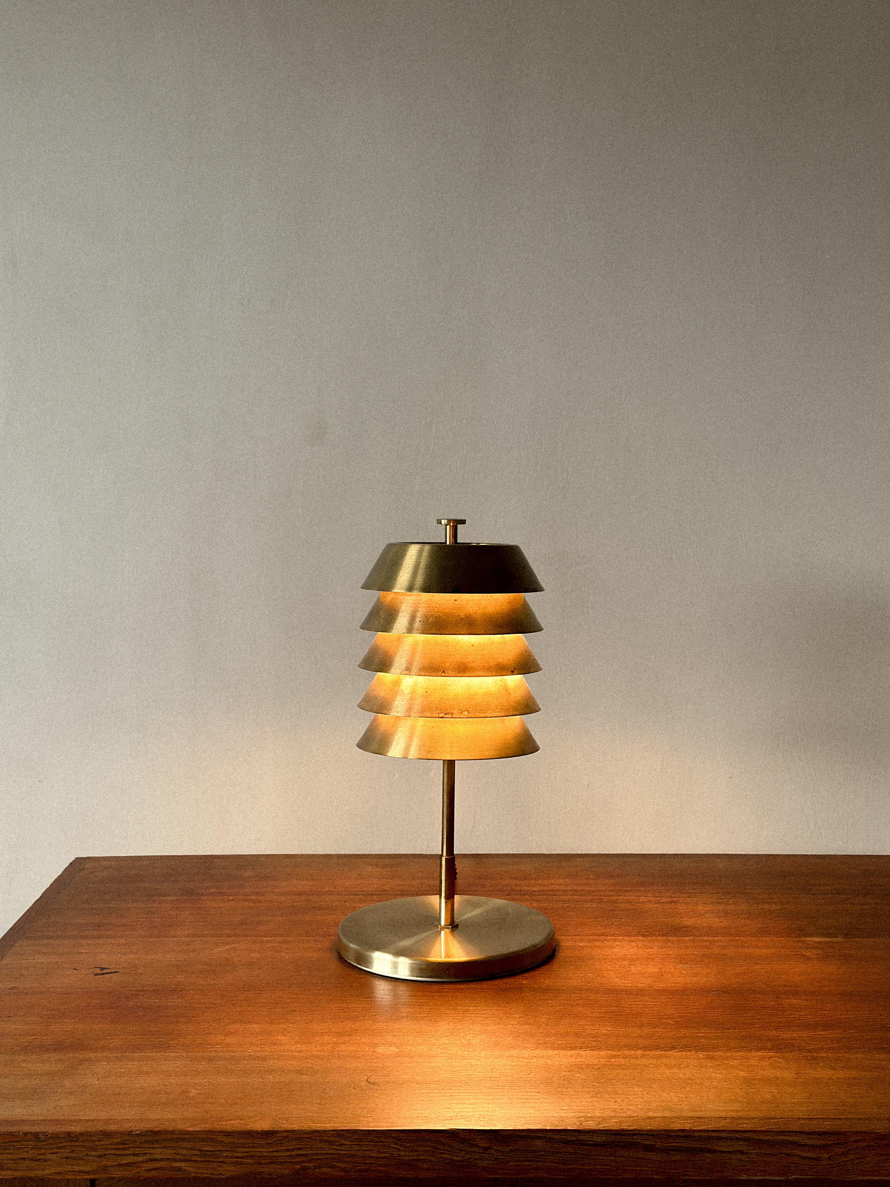 Rare lampe de table en laiton du milieu du siècle, Norvège, c. 1950s en vente 7