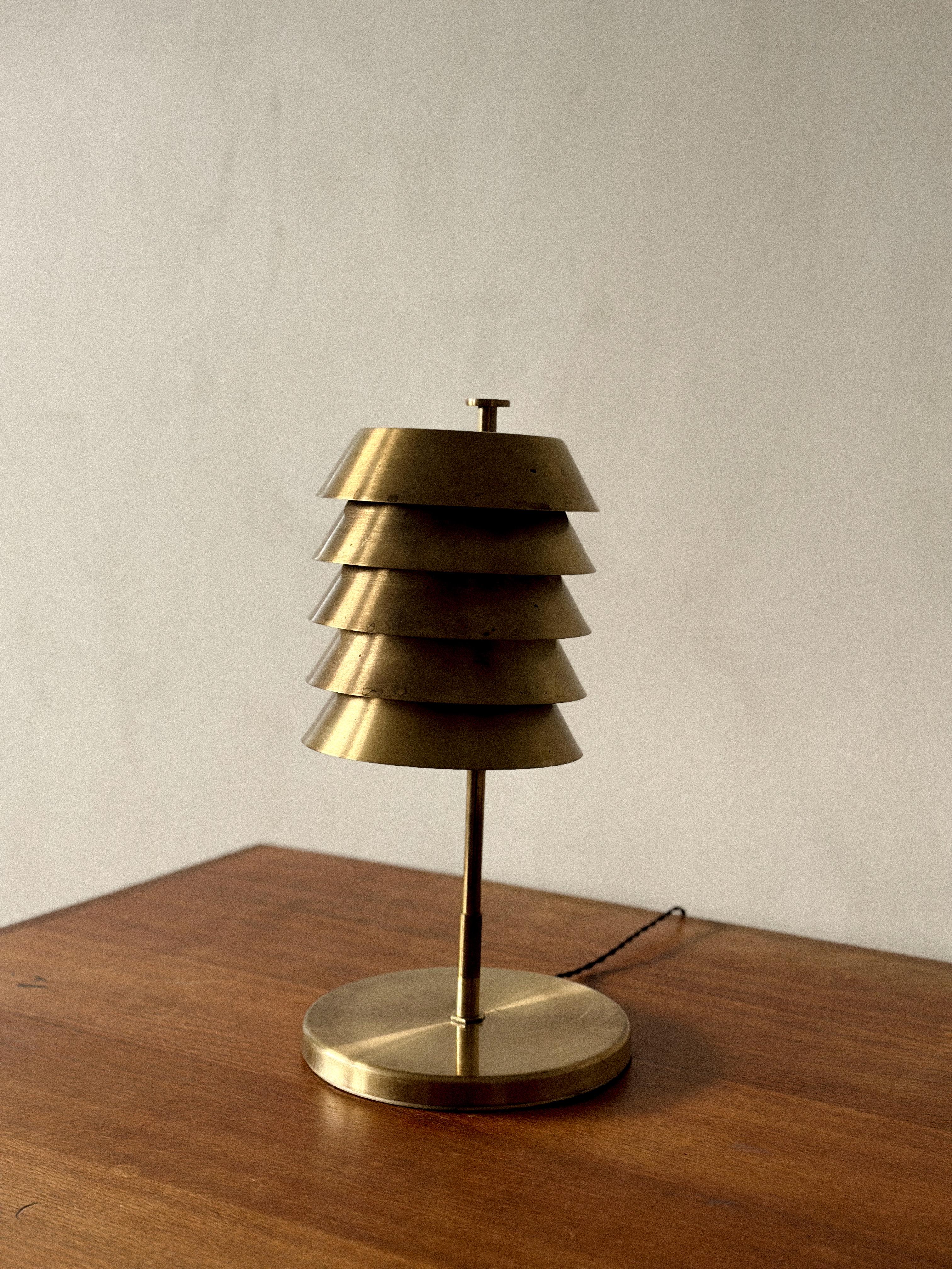 Norvégien Rare lampe de table en laiton du milieu du siècle, Norvège, c. 1950s en vente