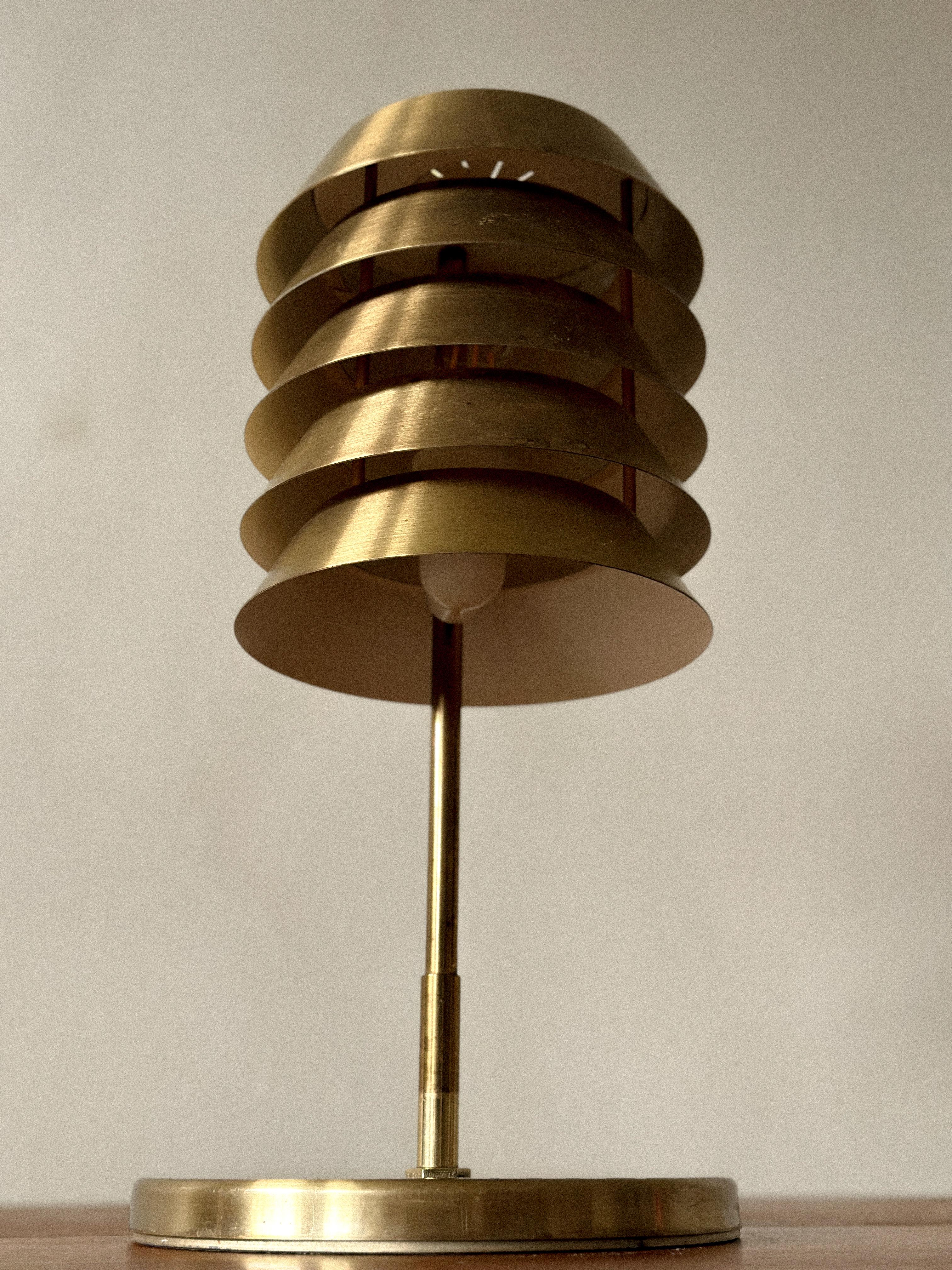 20ième siècle Rare lampe de table en laiton du milieu du siècle, Norvège, c. 1950s en vente