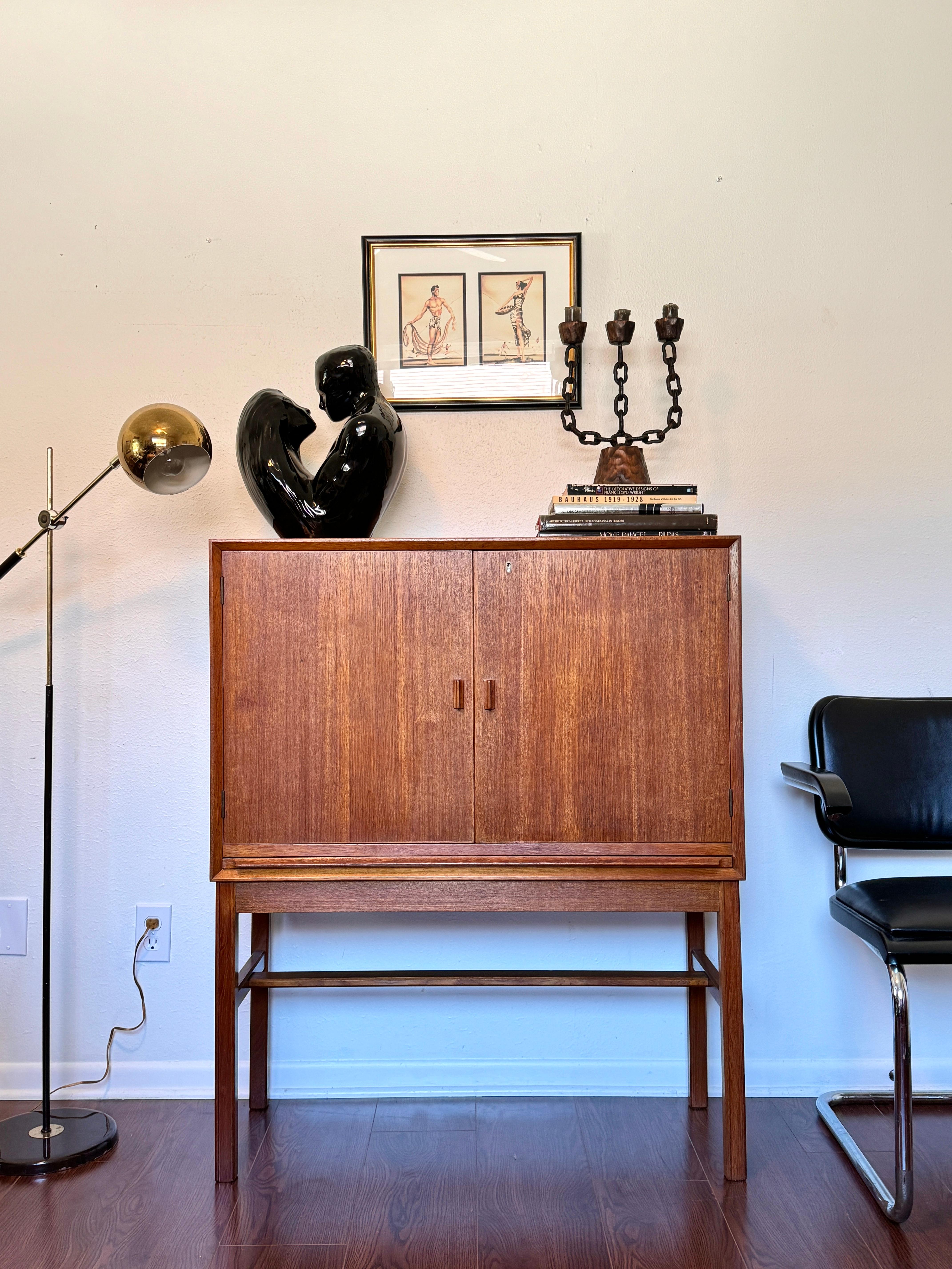 A rare mid century modern tall bar cabinet with a pull out surface For Sale 5