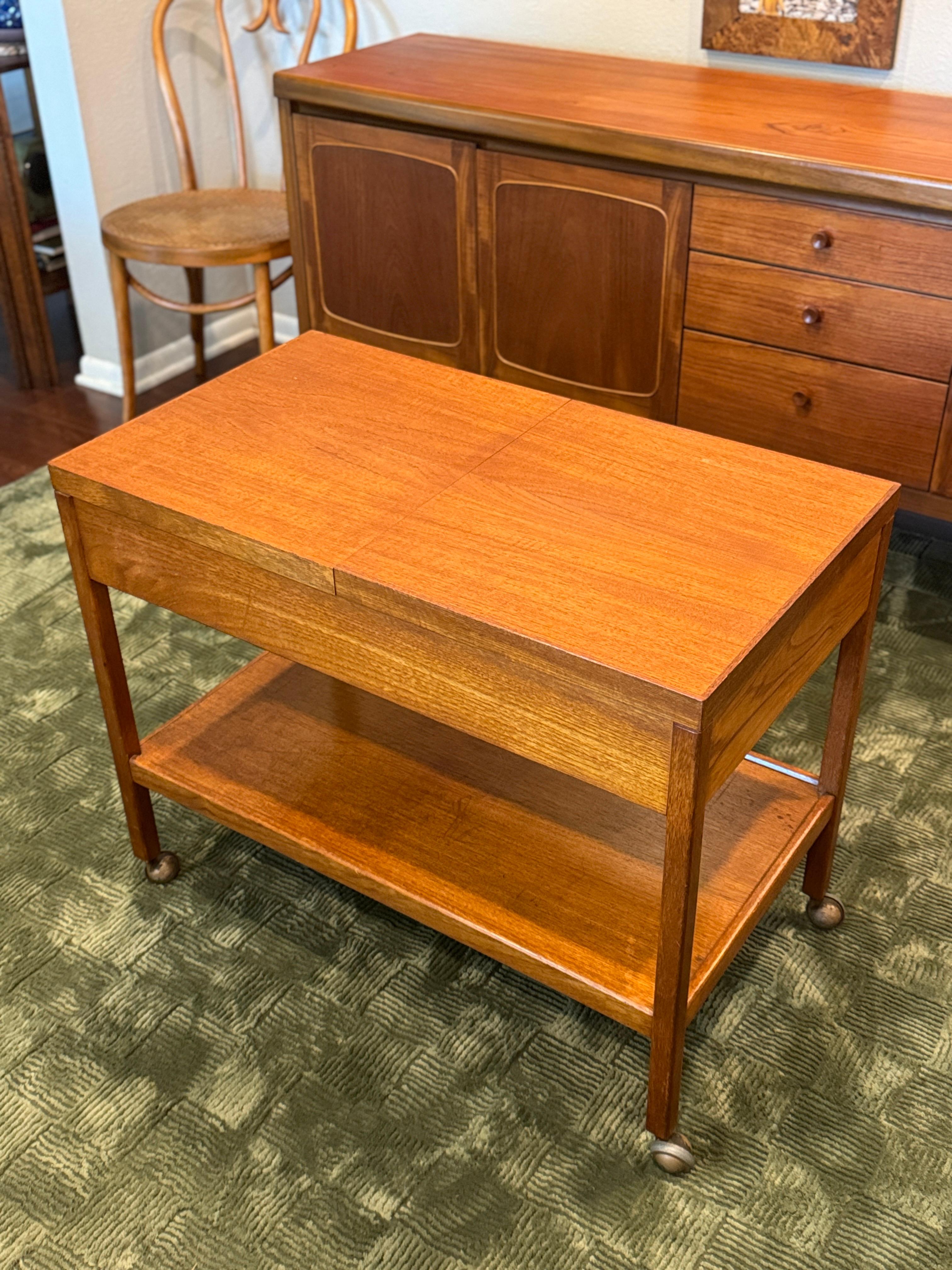A rare mid century modern teak 2 tier bar or serving cart, circa 1960s For Sale 4