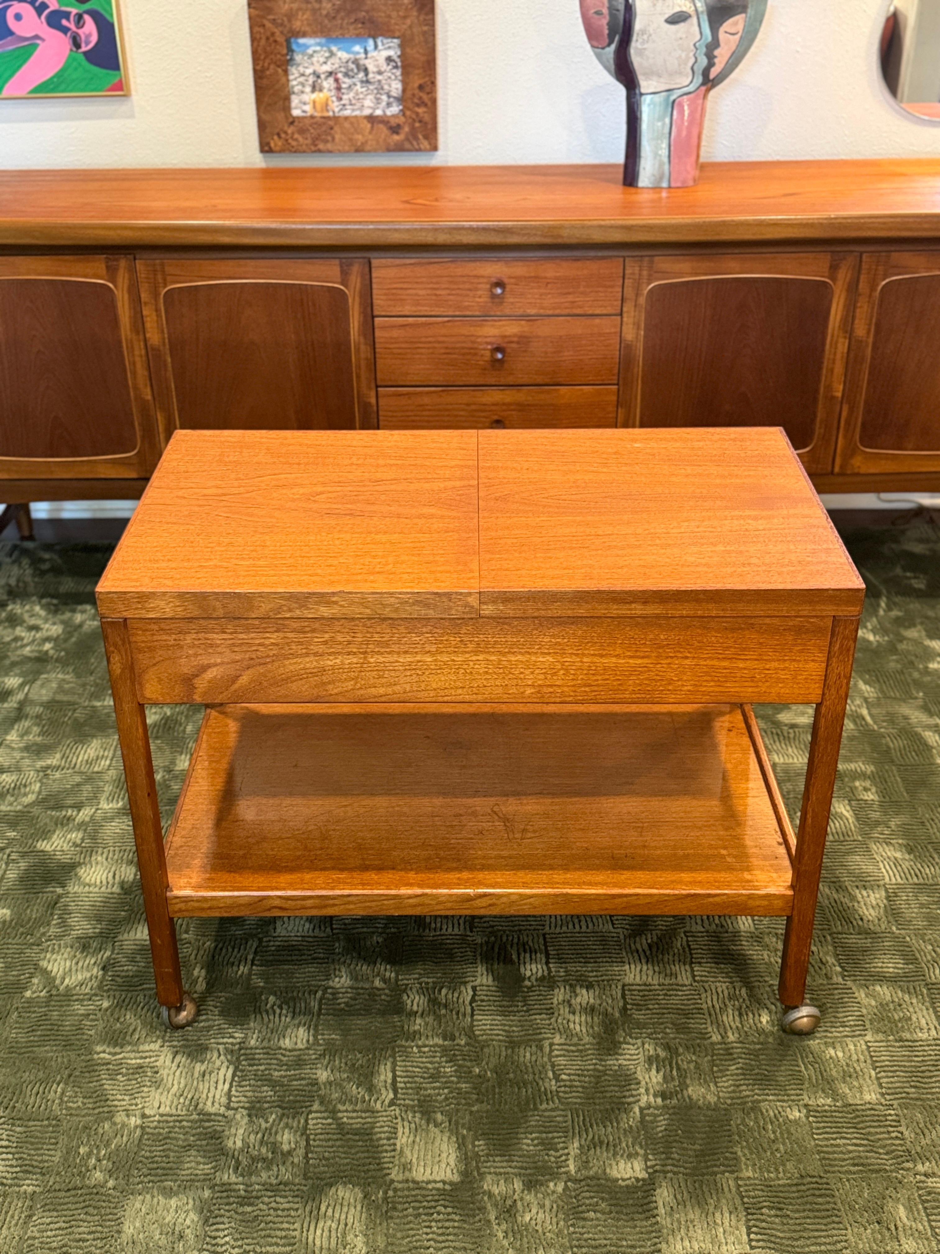 A rare mid century modern teak 2 tier bar or serving cart, circa 1960s For Sale 5