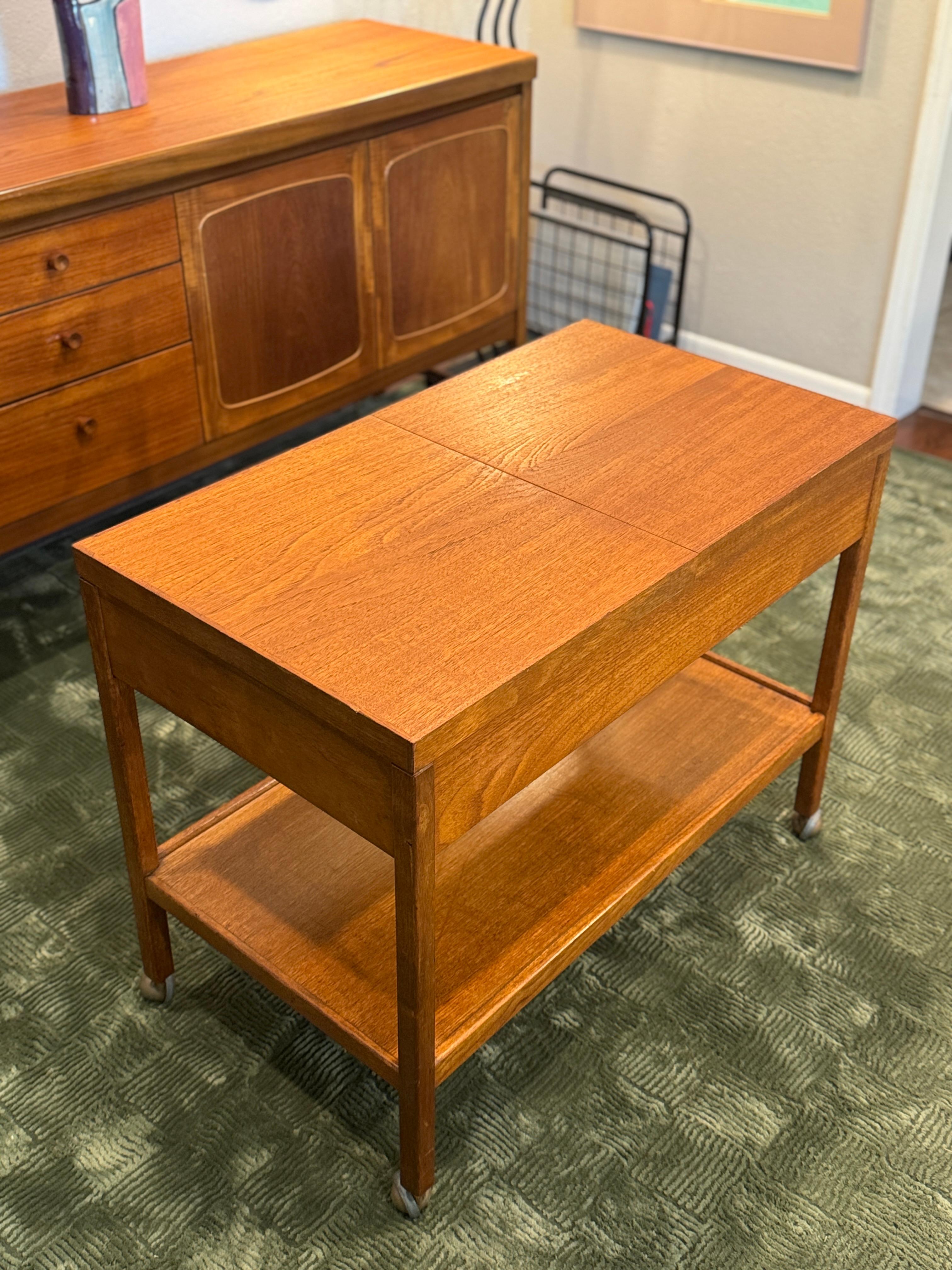 A rare mid century modern teak 2 tier bar or serving cart, circa 1960s For Sale 6