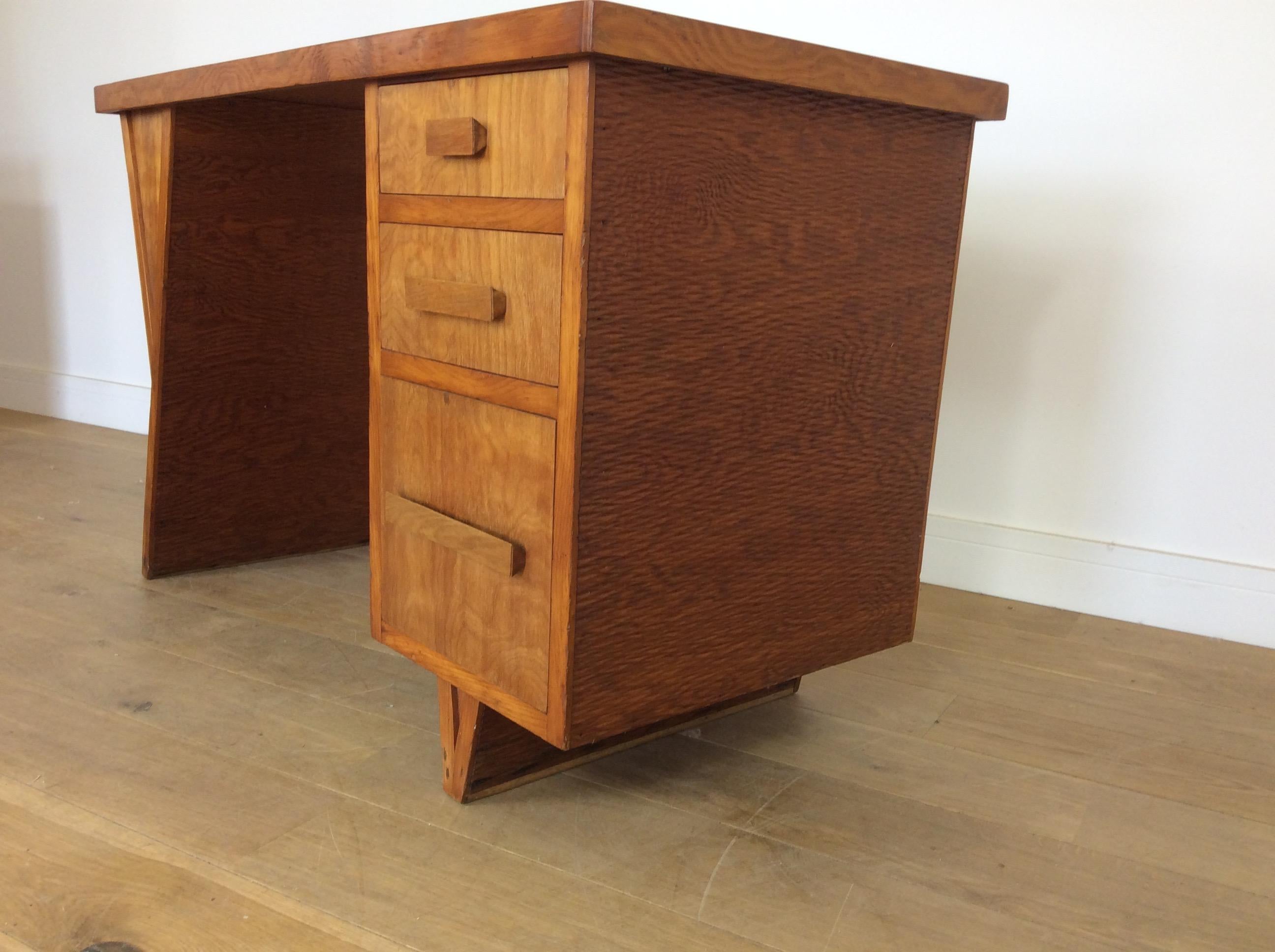 Rare Midcentury Ply Desk In Good Condition For Sale In London, GB