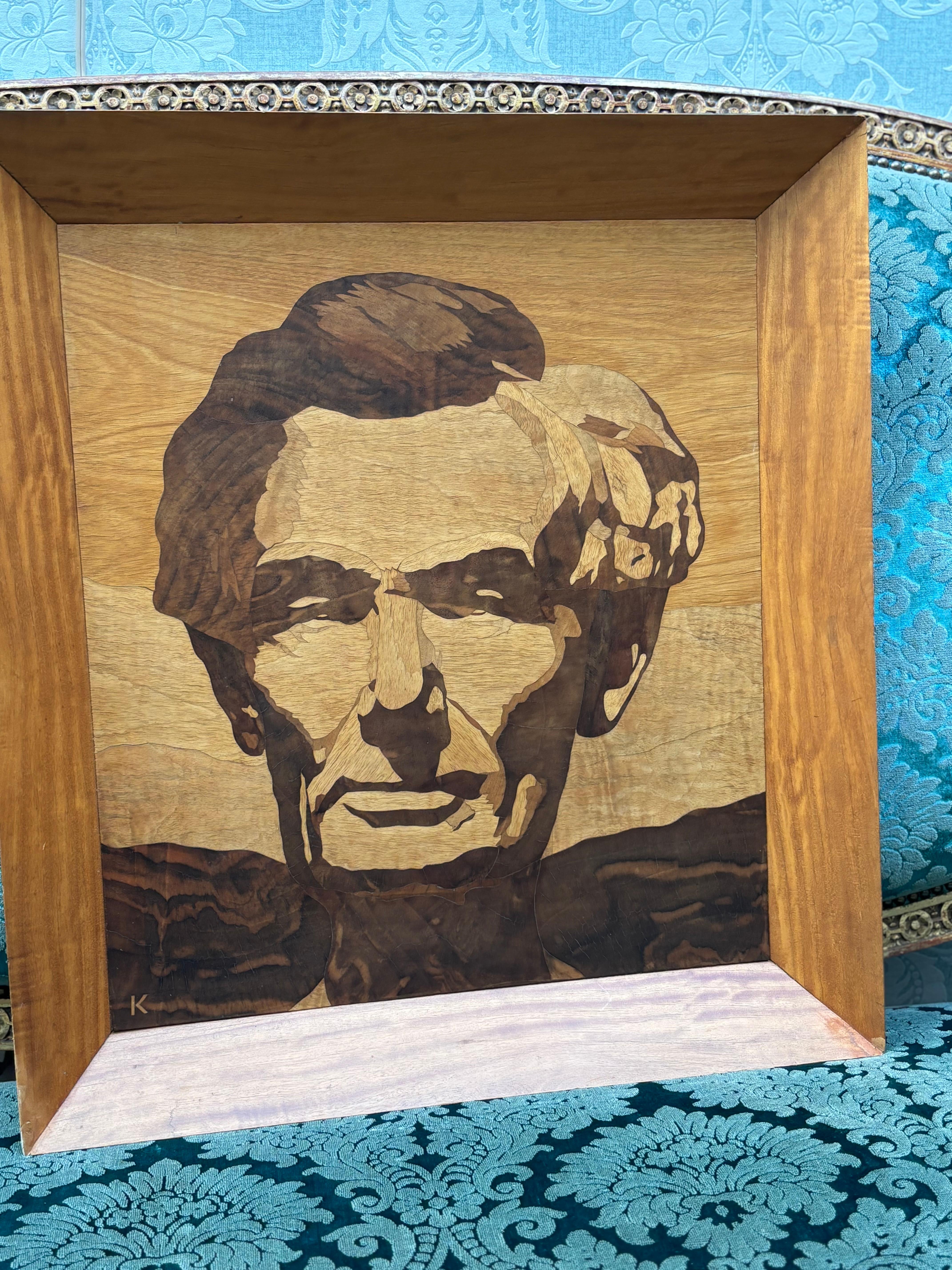 Artisanat Rare portrait d'Abraham Lincoln exécuté en bois incrusté au milieu du siècle, signé K.Wood. en vente