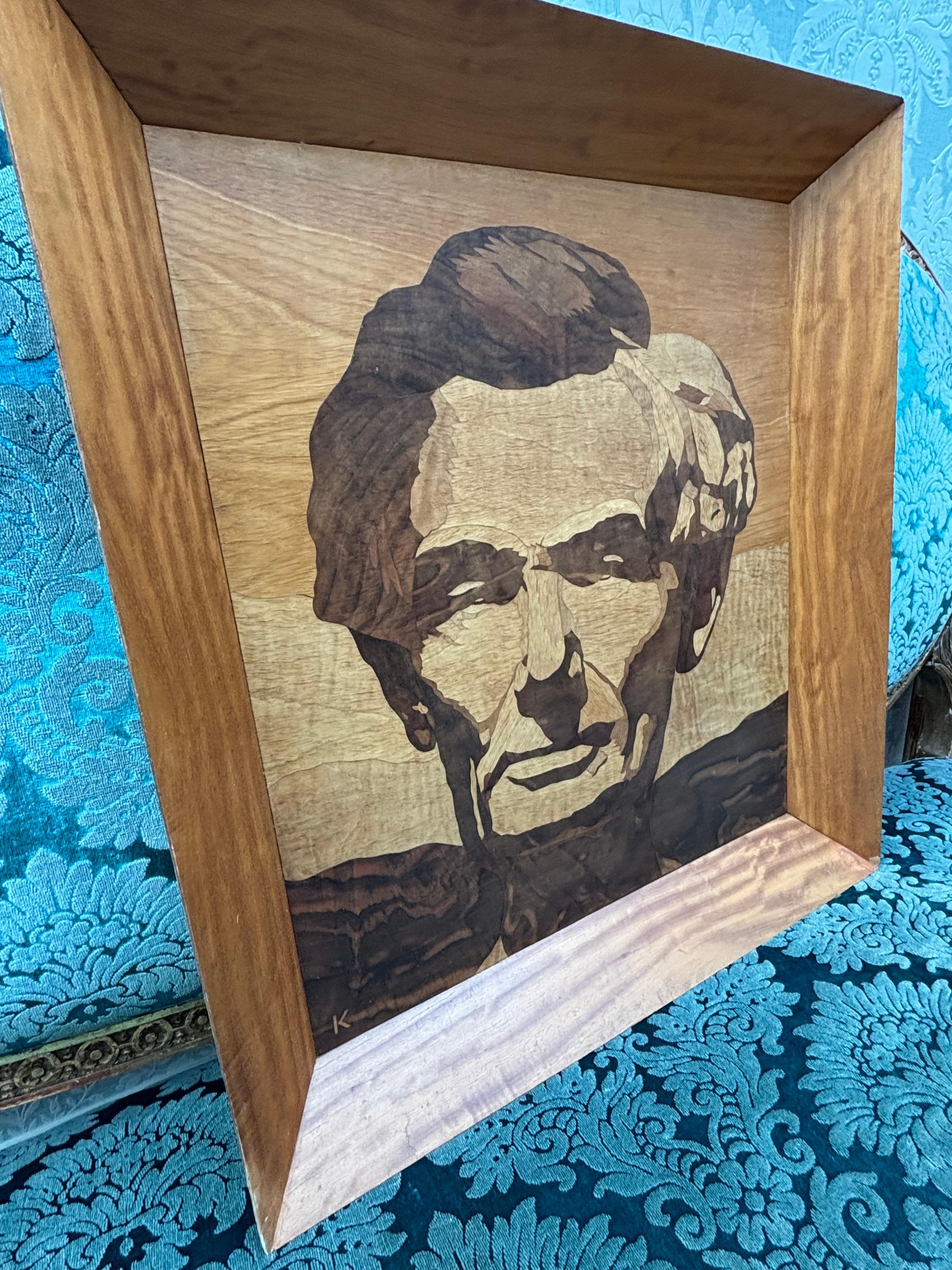 Rare portrait d'Abraham Lincoln exécuté en bois incrusté au milieu du siècle, signé K.Wood. État moyen - En vente à Vancouver, British Columbia
