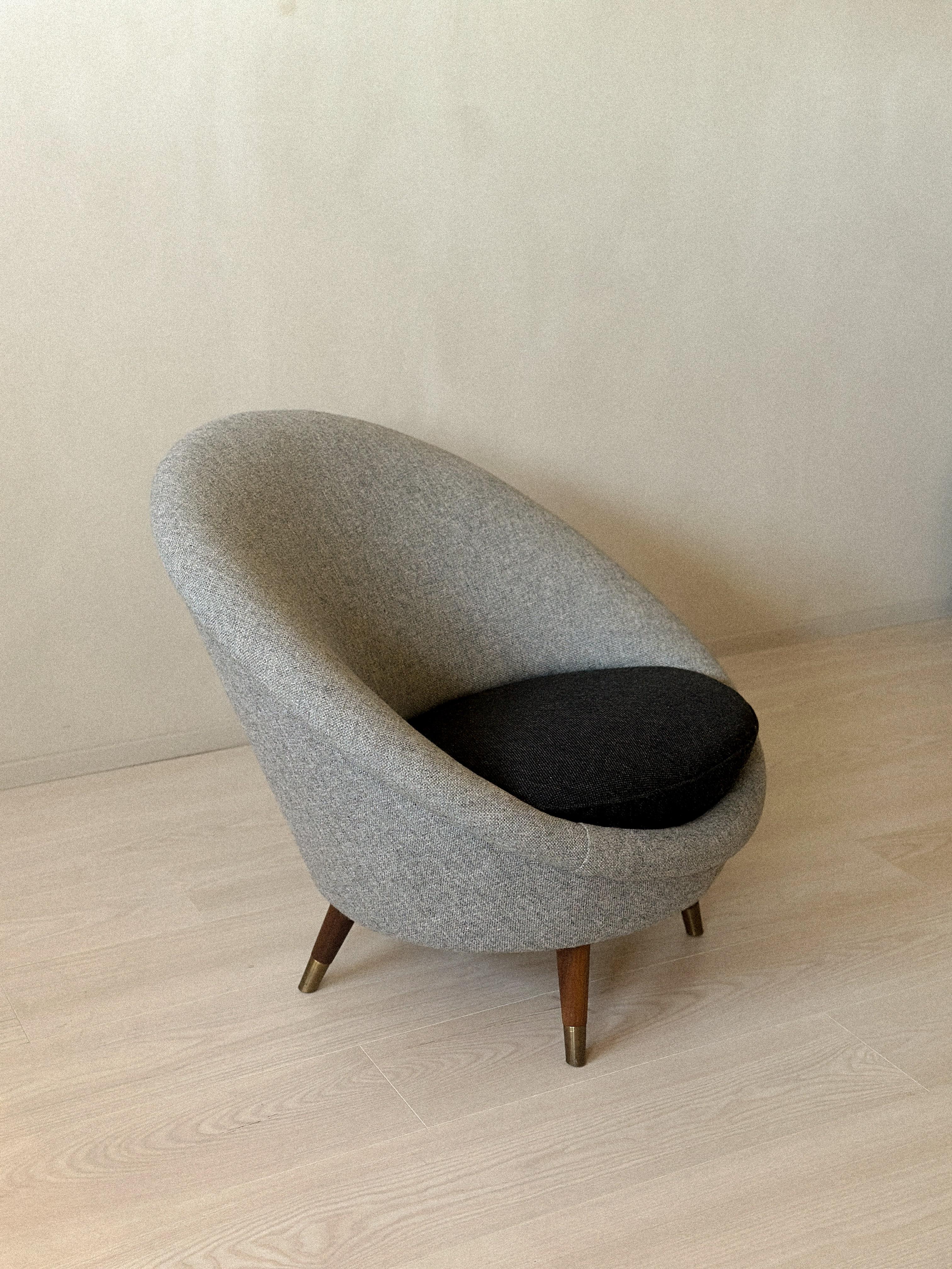 Norwegian A Rare Mid-Century Scandinavian Egg Chair, Model 
