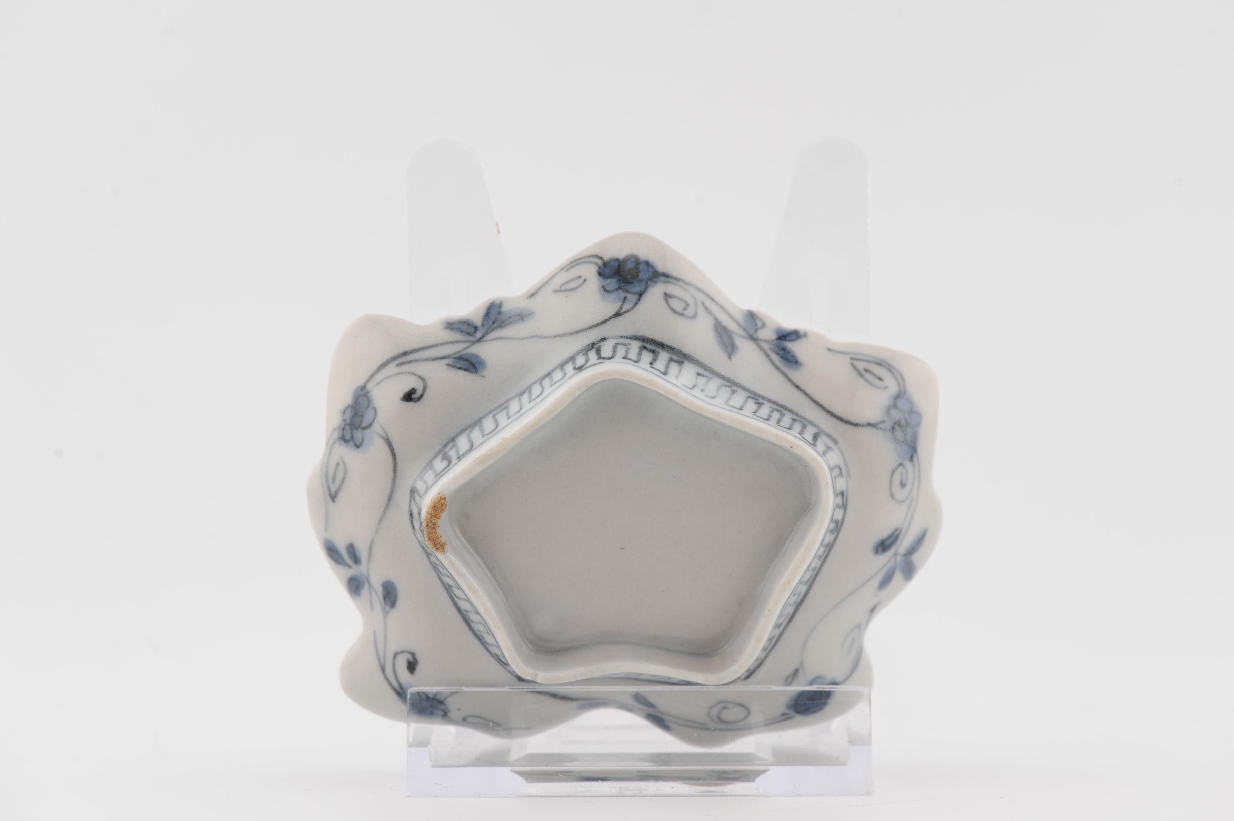 Raro piatto in miniatura del periodo Edo Ko-Kutani / Ko-Imari Porcelain a forma di foglia in vendita 4