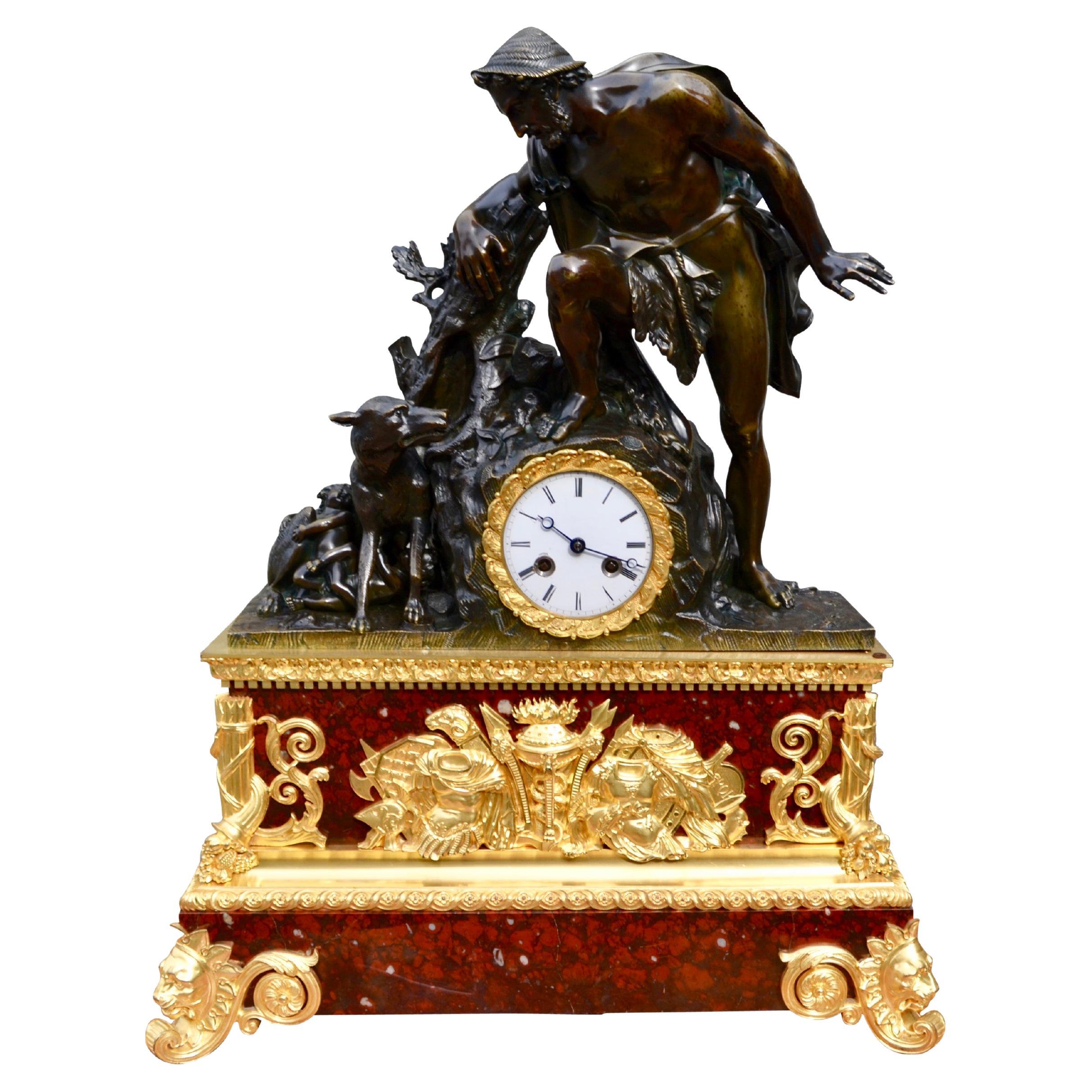 Rare horloge Empire modèle rare représentant Faustulus découvrant Romolus et Remus en vente