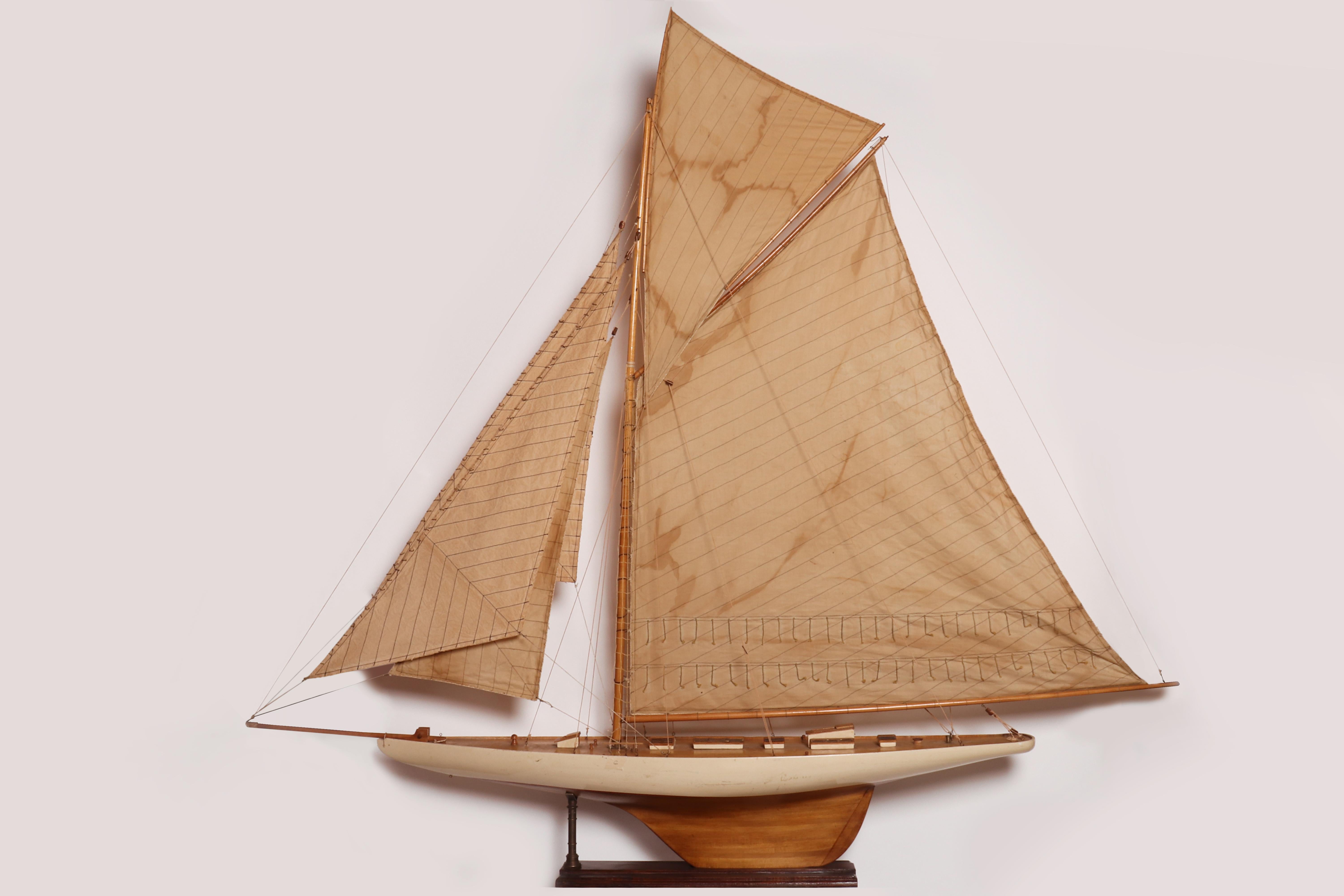 A rare model of a sailing boat according to the “Tuiga” (Giraf, built in United Kingdom in 1909), one of the few sailing yachts in the 24-30 m. size range. Designed and built by the architect William Fife III for the 12th Duke of Medinaceli, Spain.