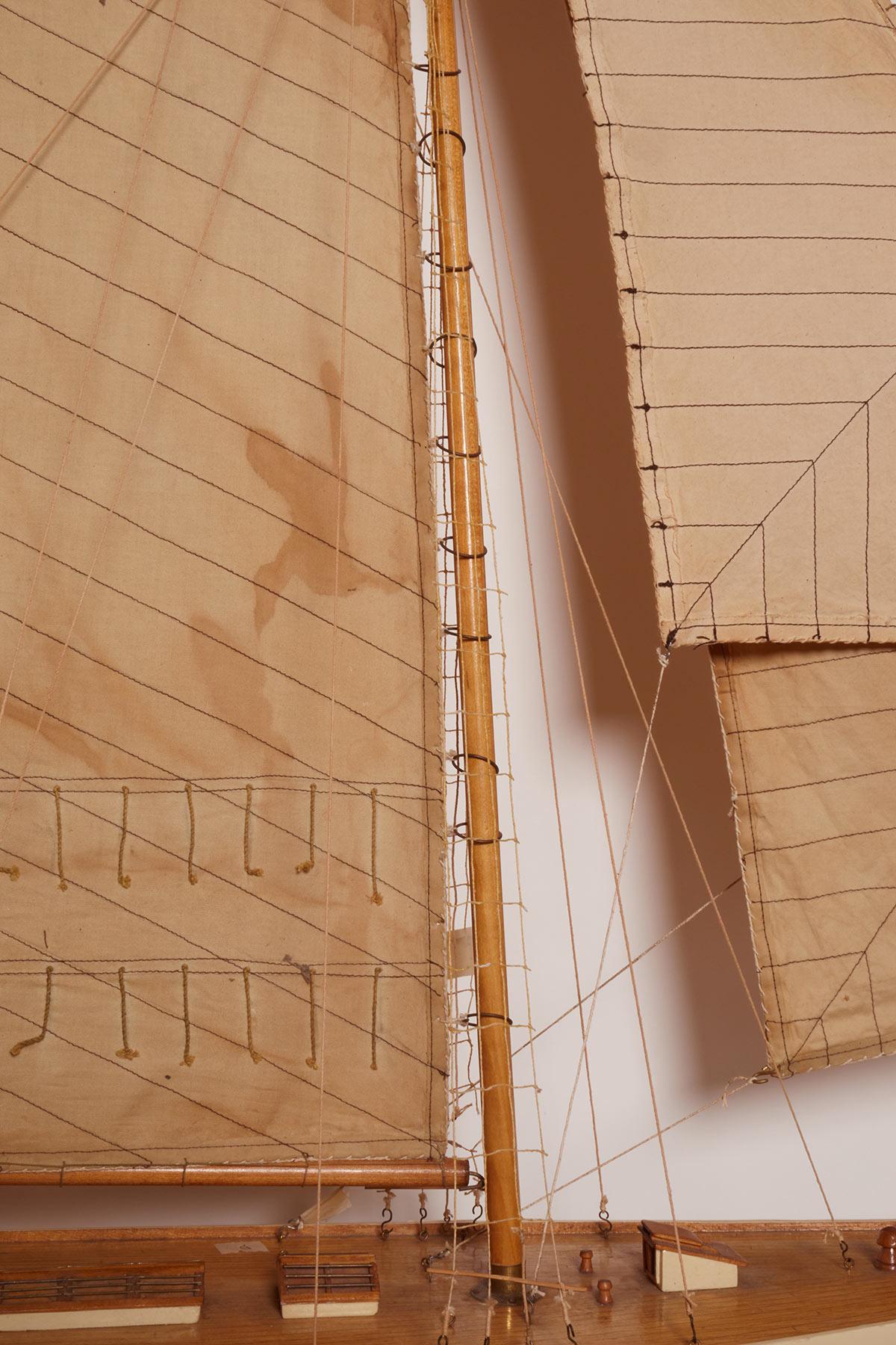 A rare model of a sailing boat, Belgium 1940. In Good Condition For Sale In Milan, IT