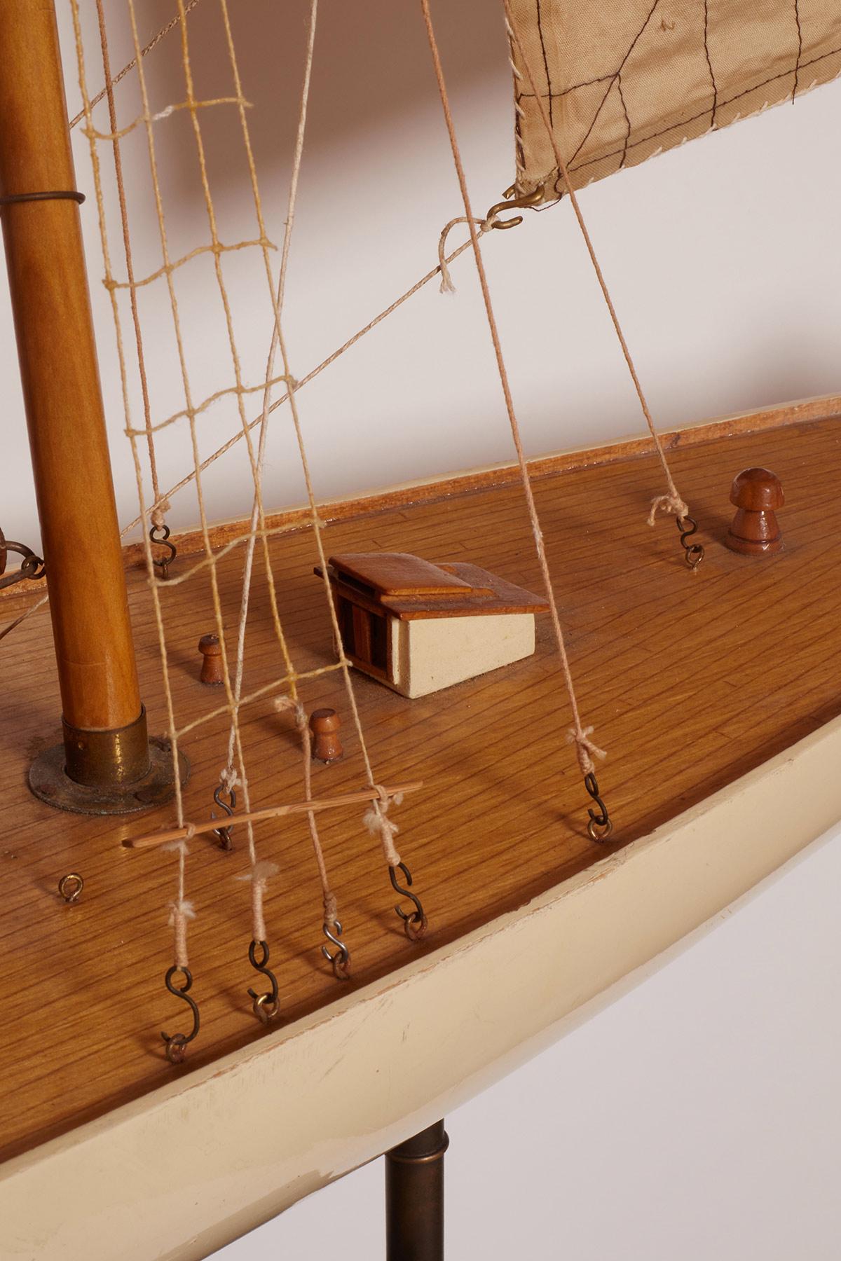 Brass A rare model of a sailing boat, Belgium 1940. For Sale