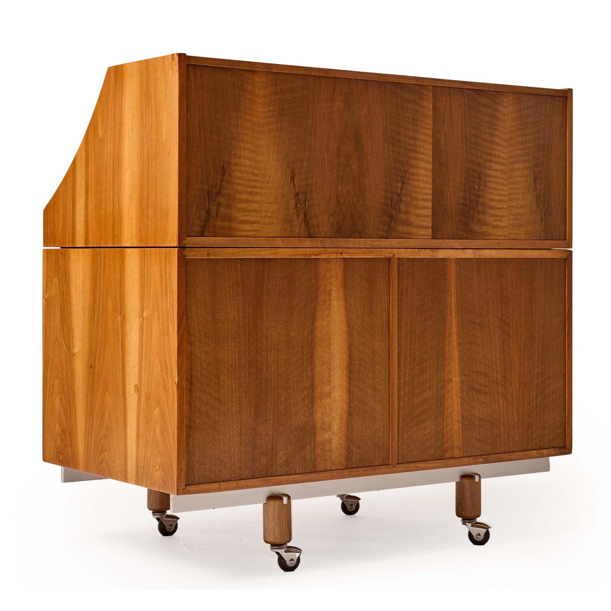 Seltener moderner Tambour-Schreibtischschrank von Gianfranco Frattini für Bernini im Zustand „Hervorragend“ im Angebot in Sagaponack, NY