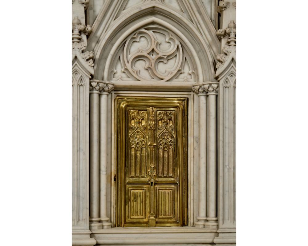 Rare Monumental Italian Carved Carrara Marble Model of a Cathedral In Good Condition For Sale In New York, NY