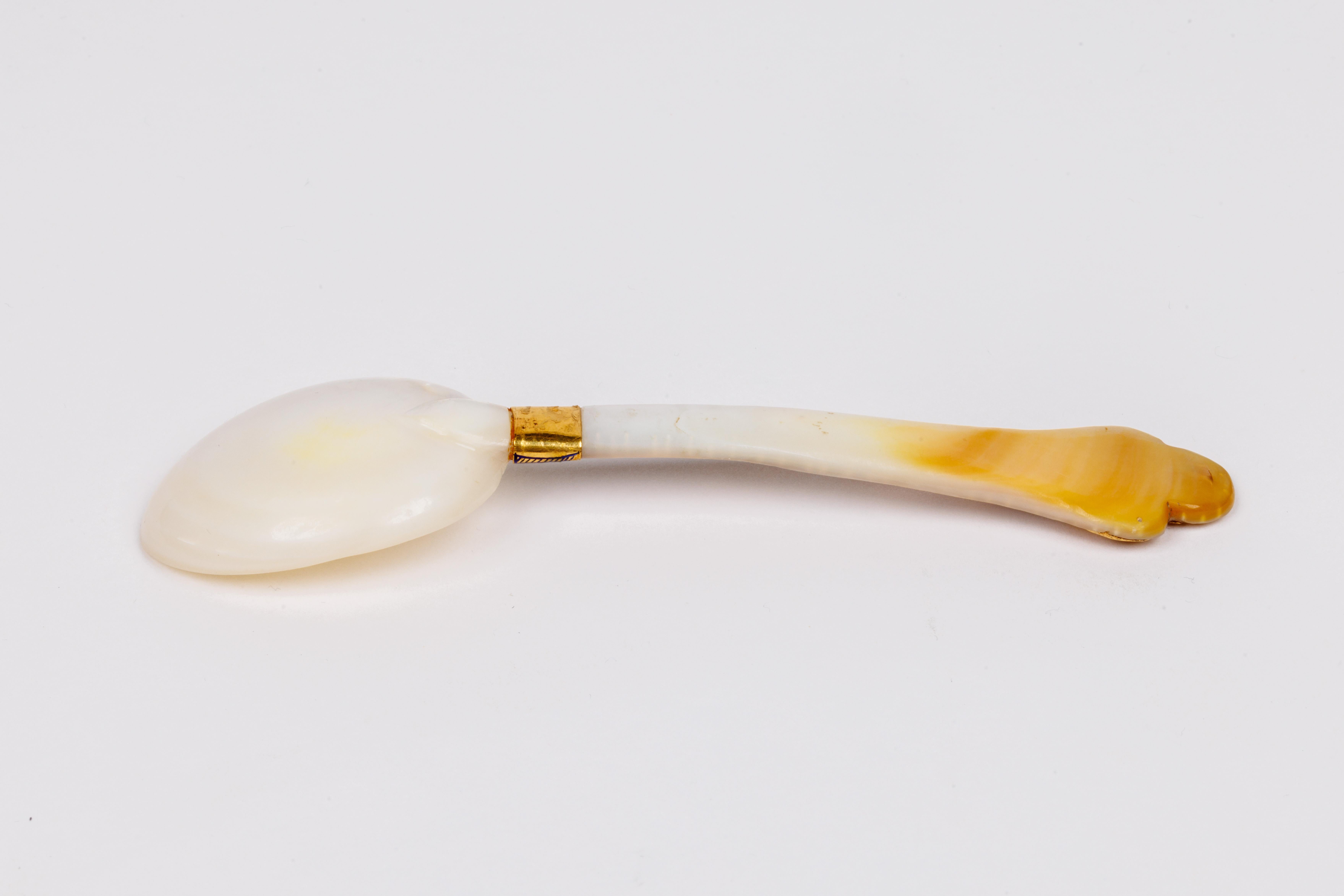 A Rare Mughal Indian Gold and Enamel Mother of Pearl Spoon with Diamonds For Sale 1