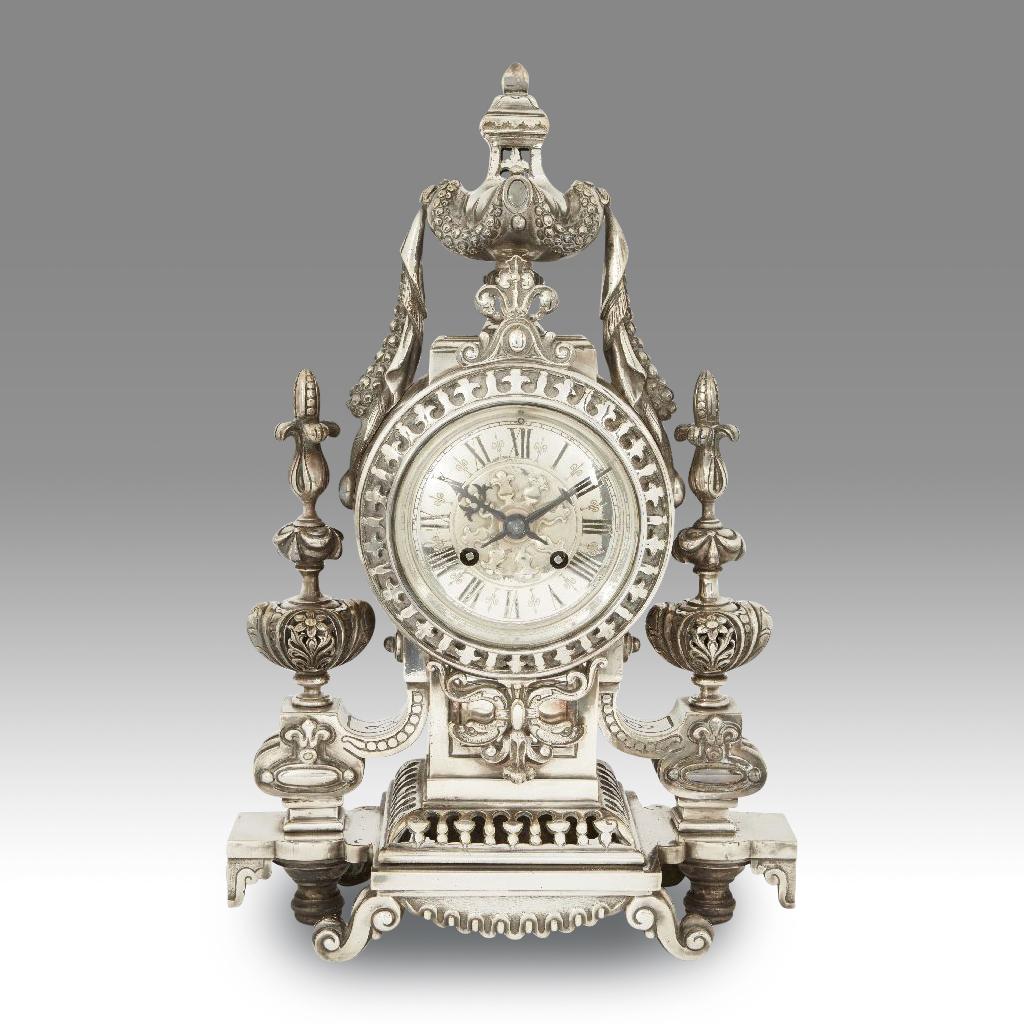 Rare pendule de cheminée néoclassique ancienne et vintage de l'Empire français en bronze argenté en vente 3